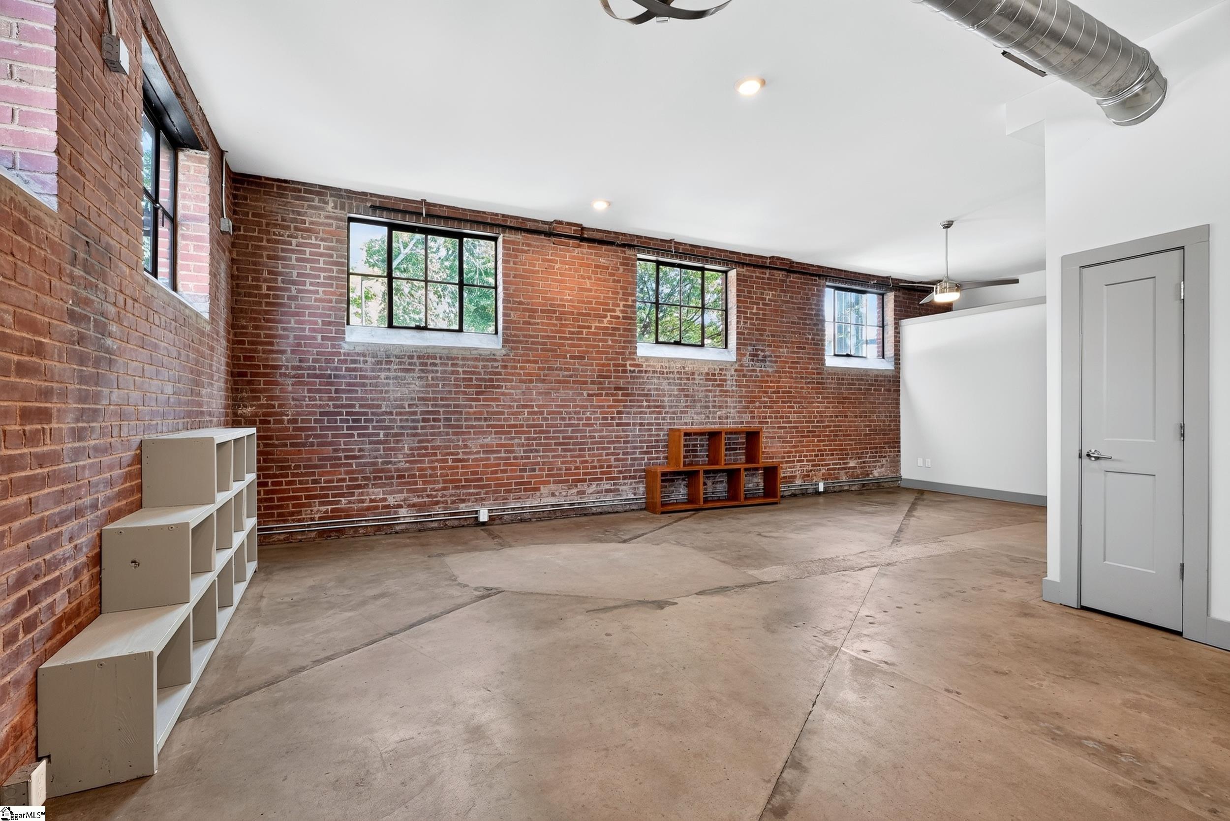806 Green Avenue Property Photo 8