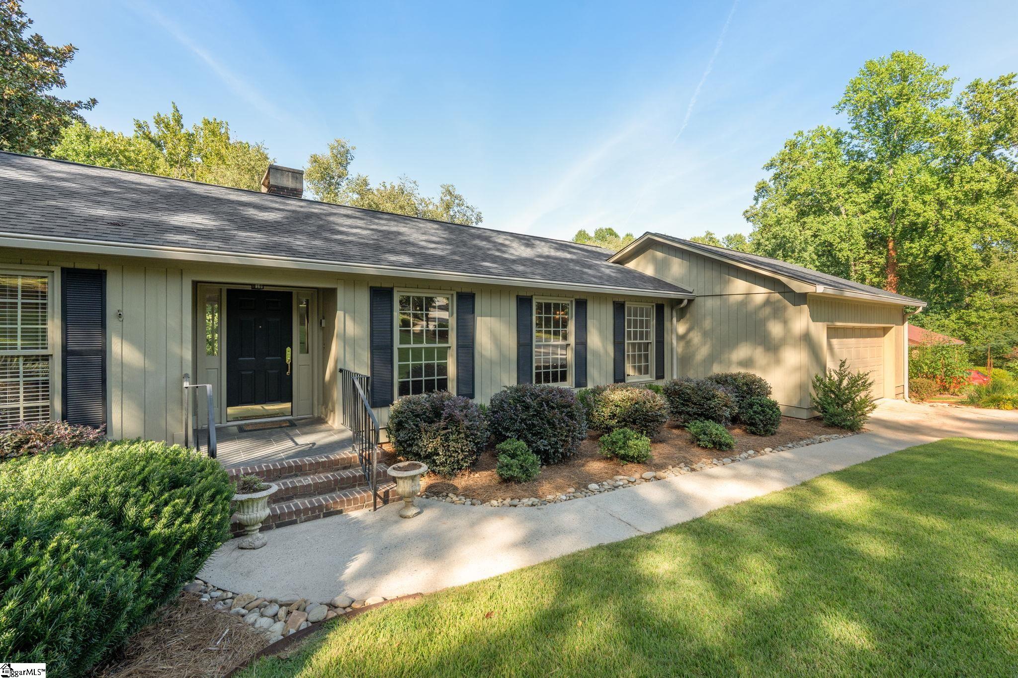 209 E Kenilworth Drive Property Photo 2