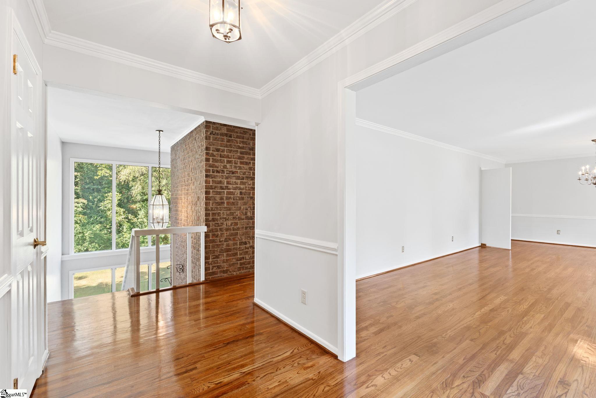 209 E Kenilworth Drive Property Photo 3