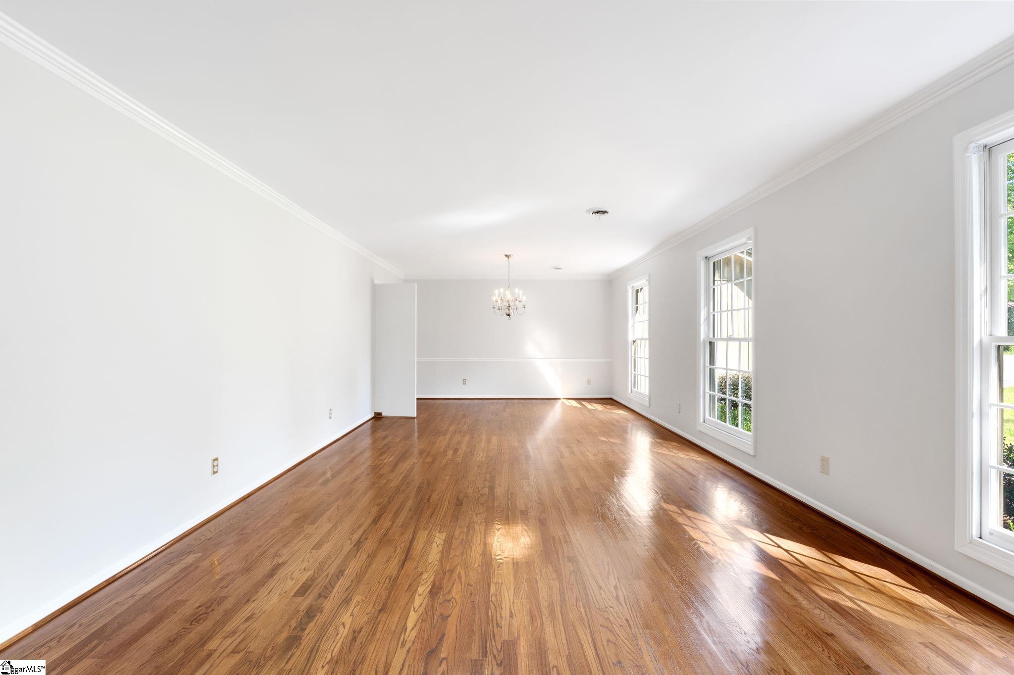 209 E Kenilworth Drive Property Photo 5