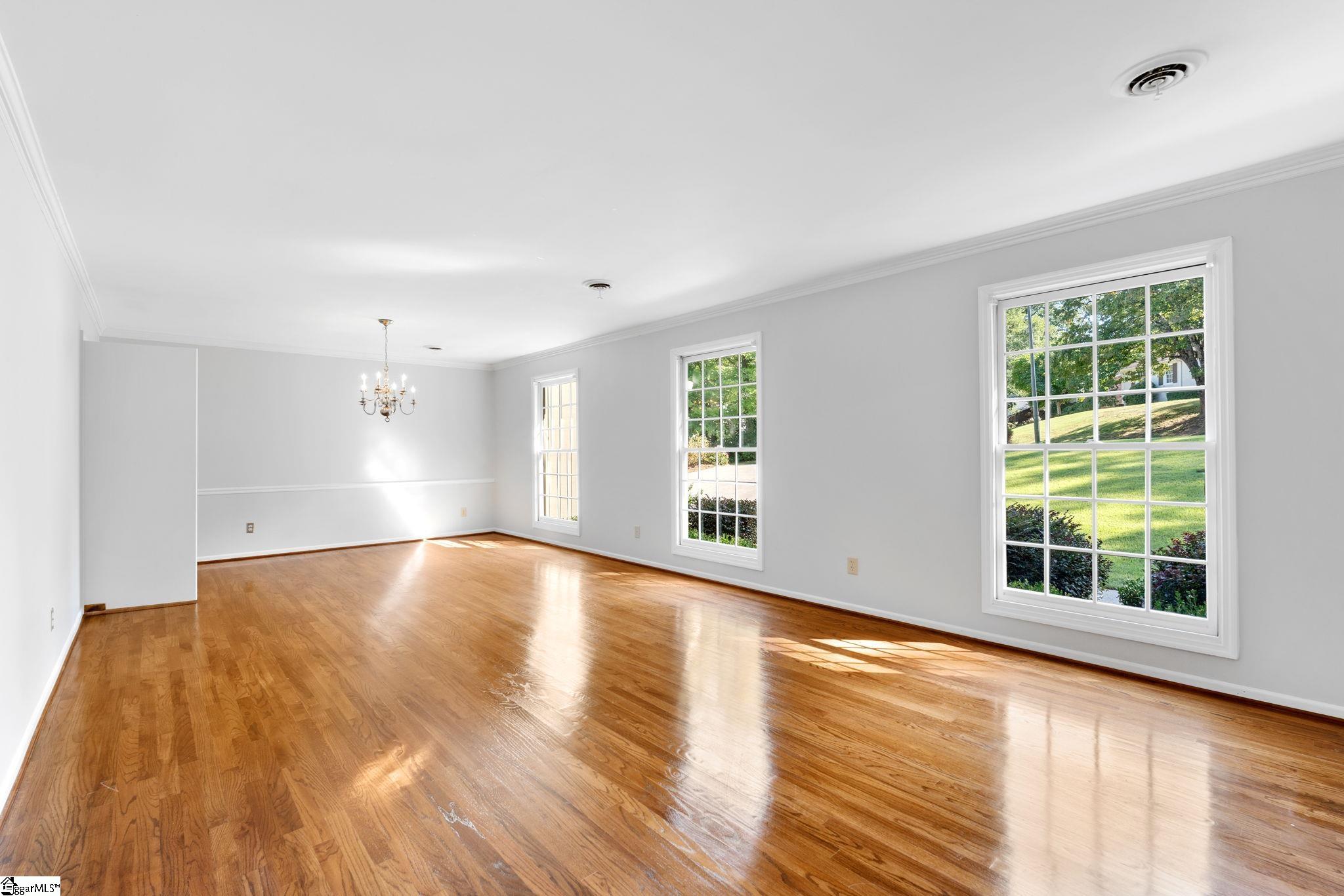 209 E Kenilworth Drive Property Photo 6
