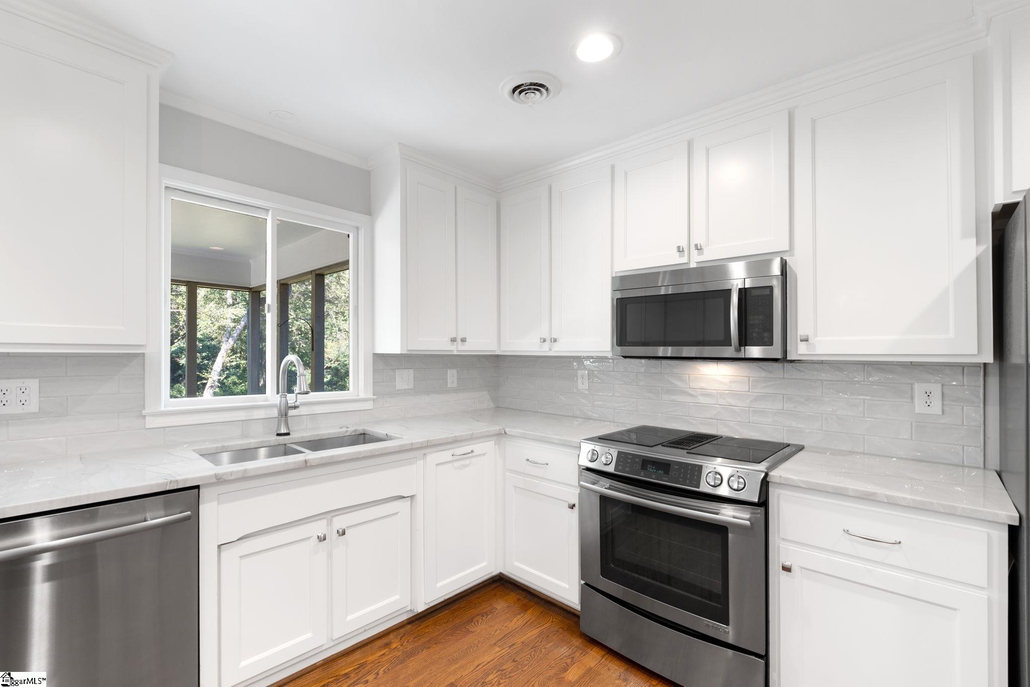 209 E Kenilworth Drive Property Photo 13