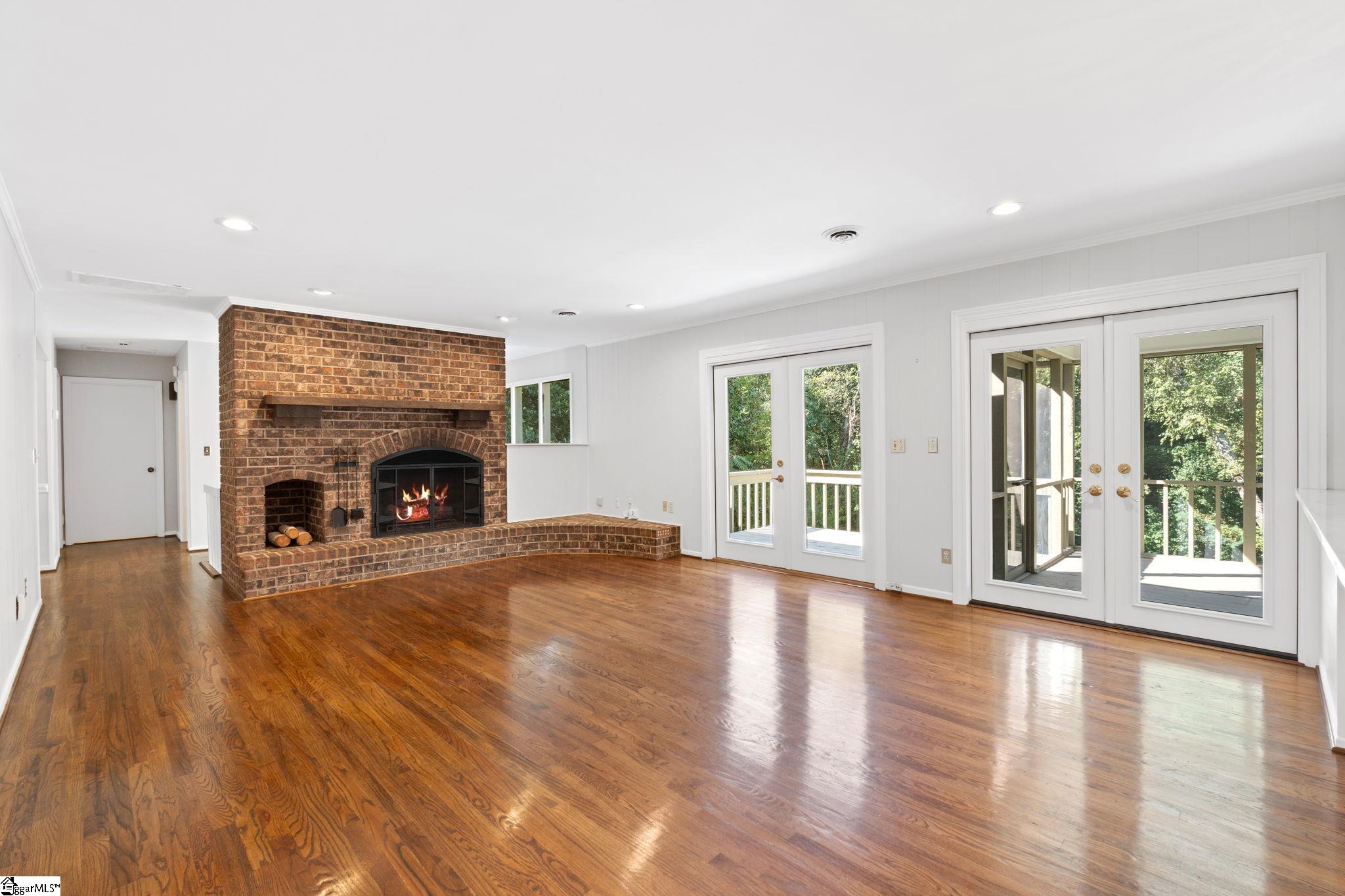 209 E Kenilworth Drive Property Photo 17