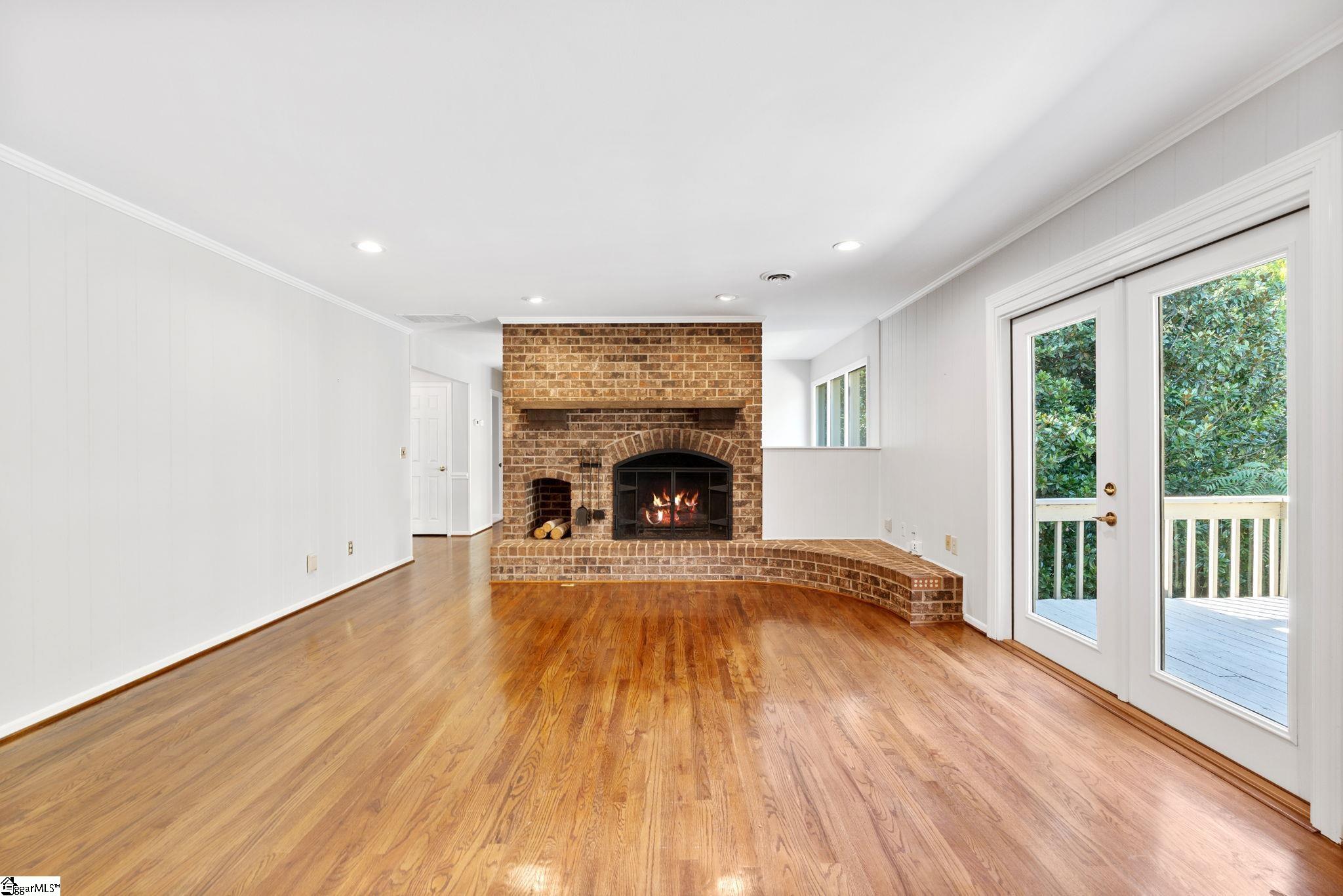 209 E Kenilworth Drive Property Photo 18