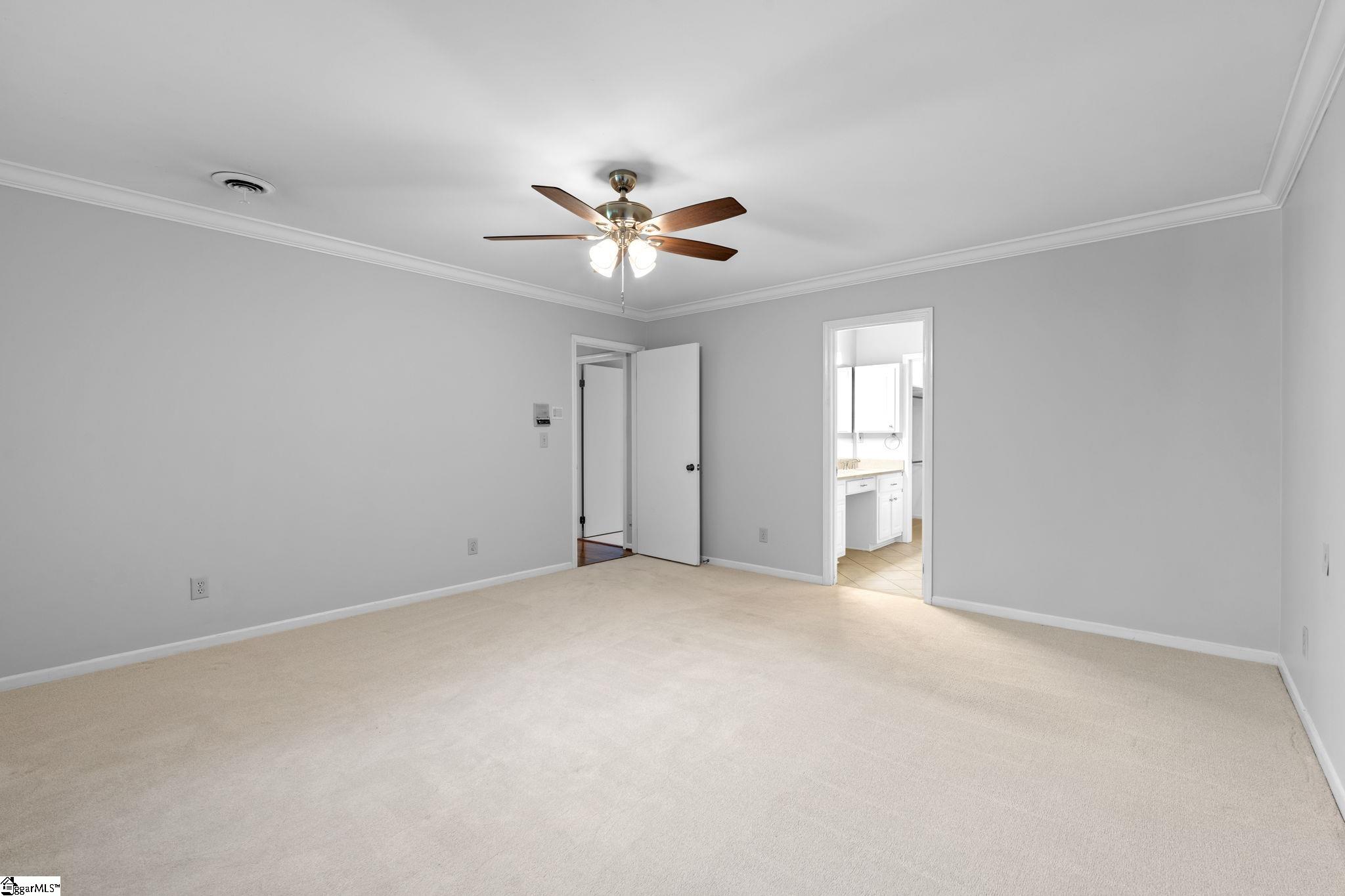 209 E Kenilworth Drive Property Photo 21
