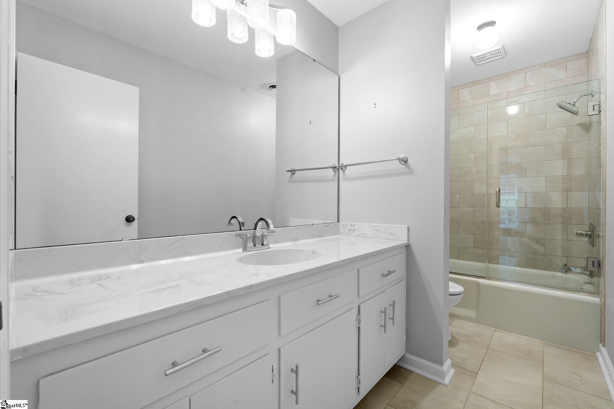 209 E Kenilworth Drive Property Photo 27