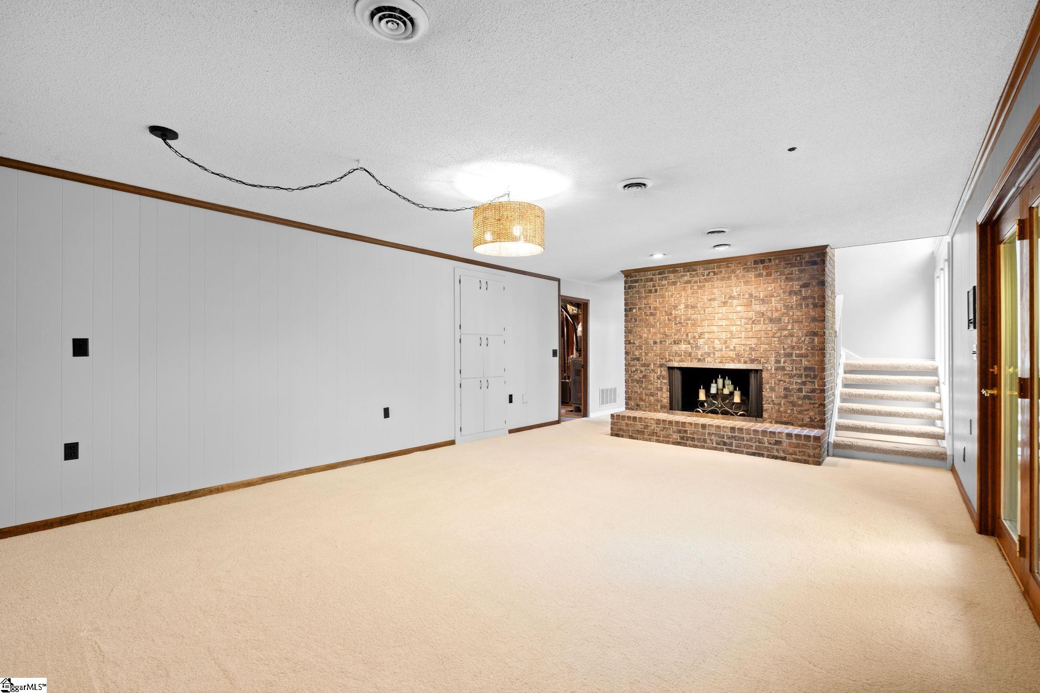 209 E Kenilworth Drive Property Photo 32
