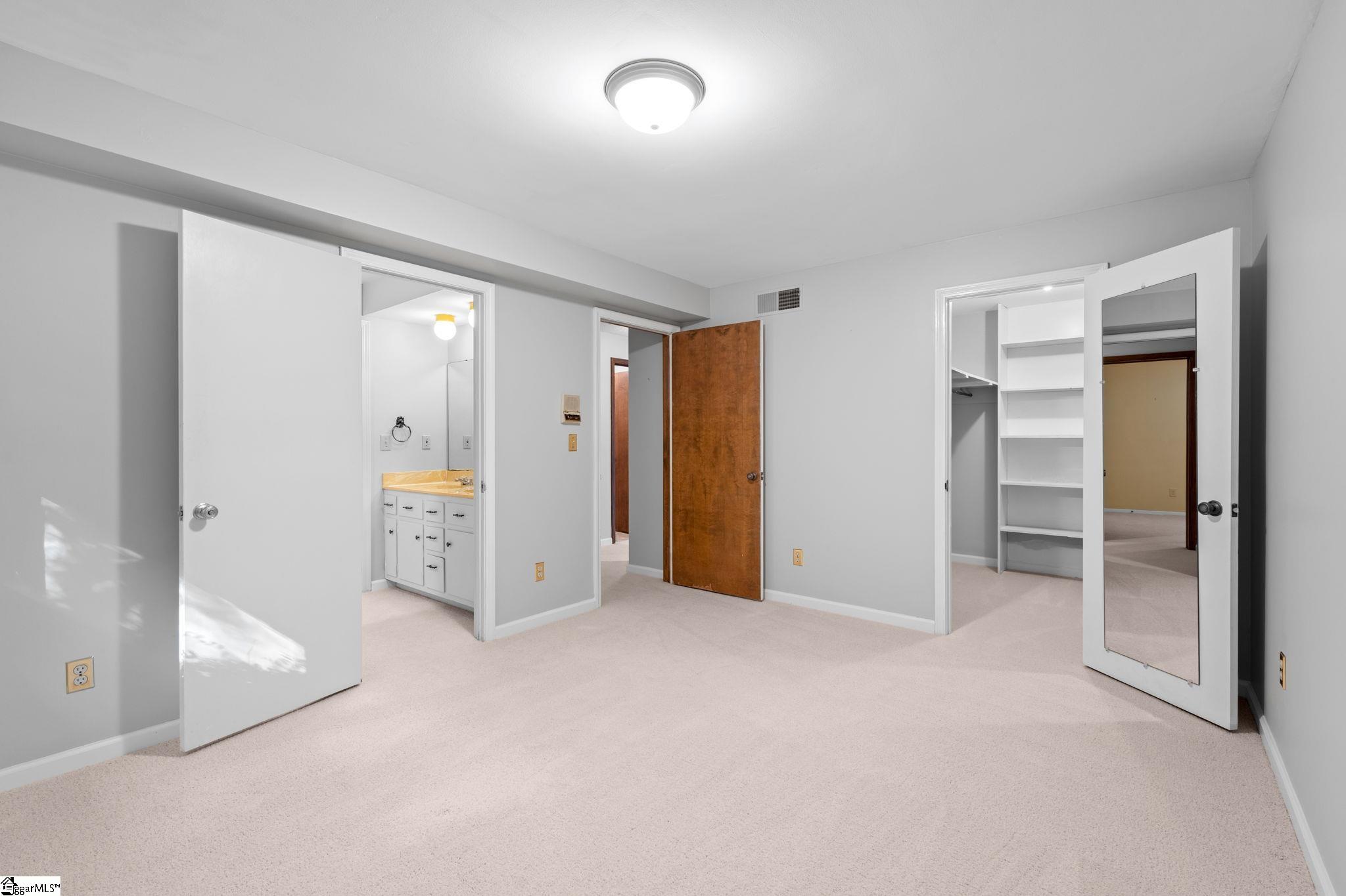 209 E Kenilworth Drive Property Photo 36