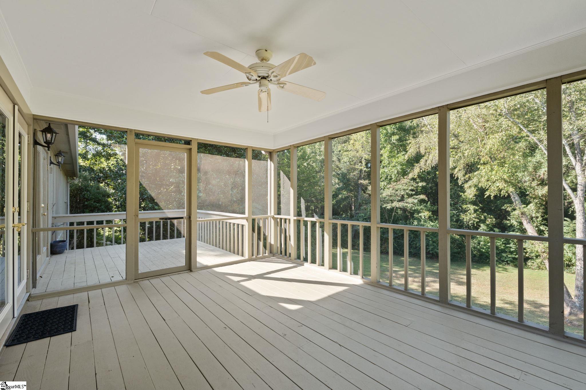 209 E Kenilworth Drive Property Photo 44