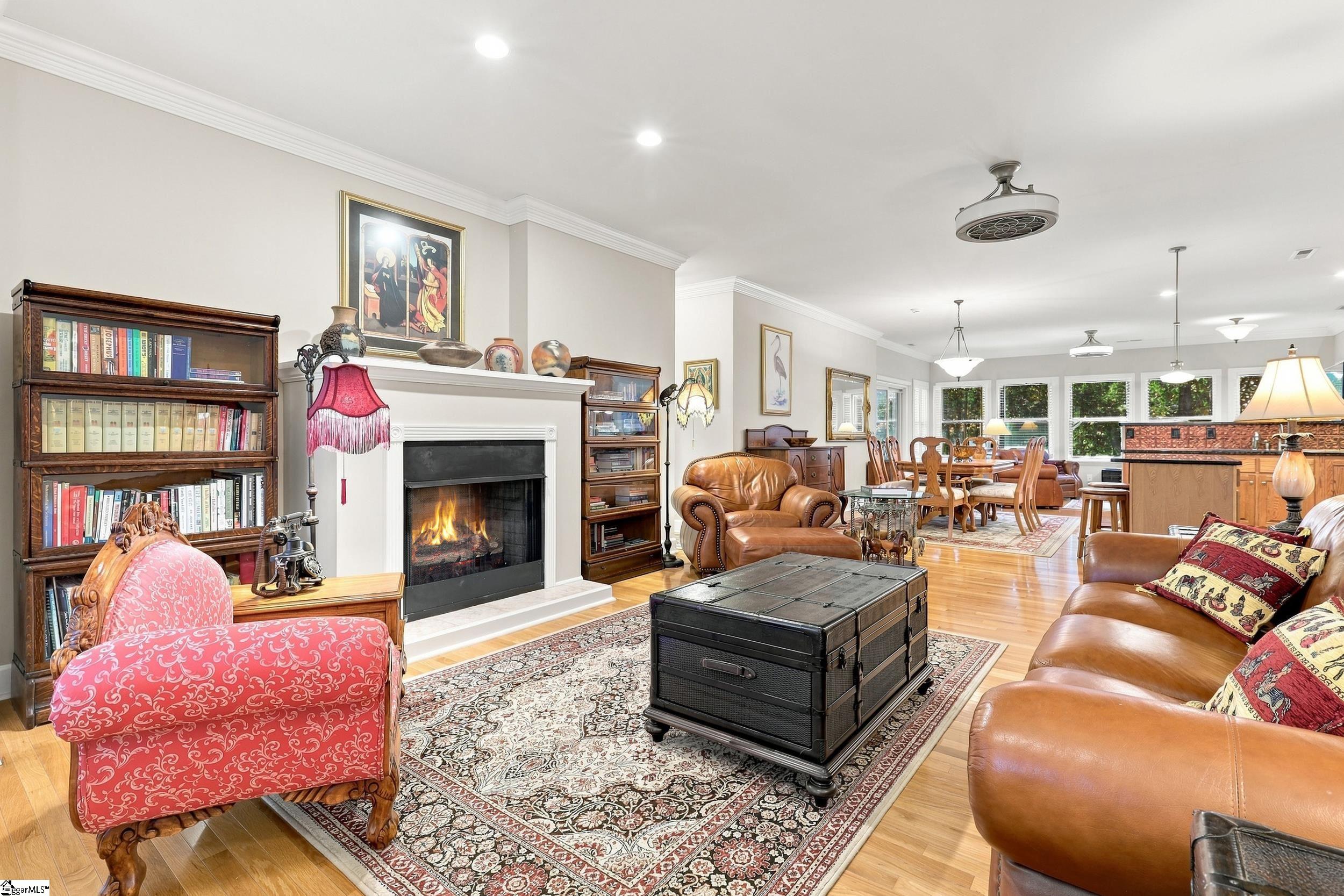 104 N Windy Point Property Photo 4