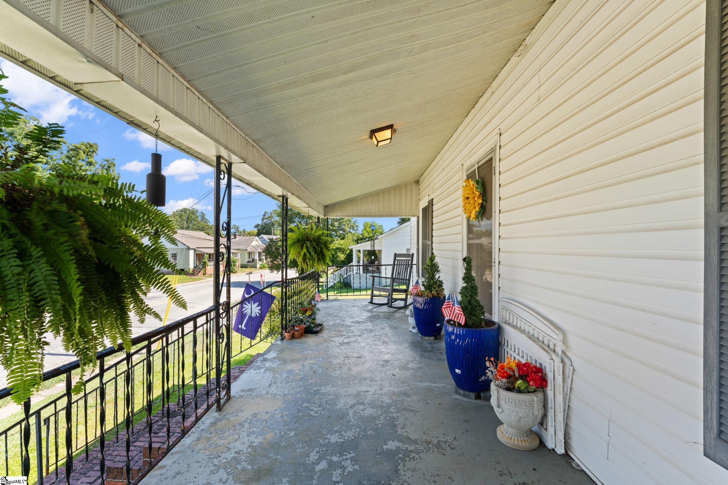 31 & 33 N Greenwood Avenue Property Photo 3