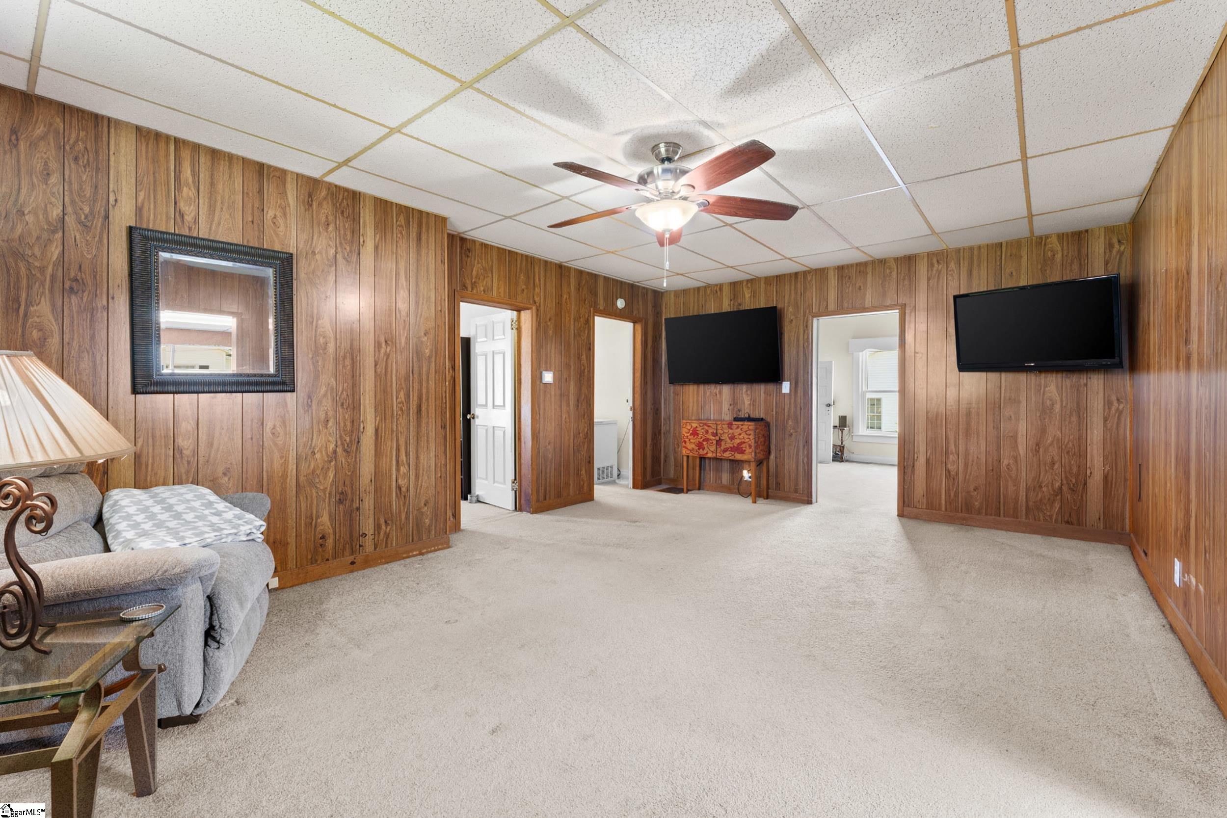 31 & 33 N Greenwood Avenue Property Photo 6