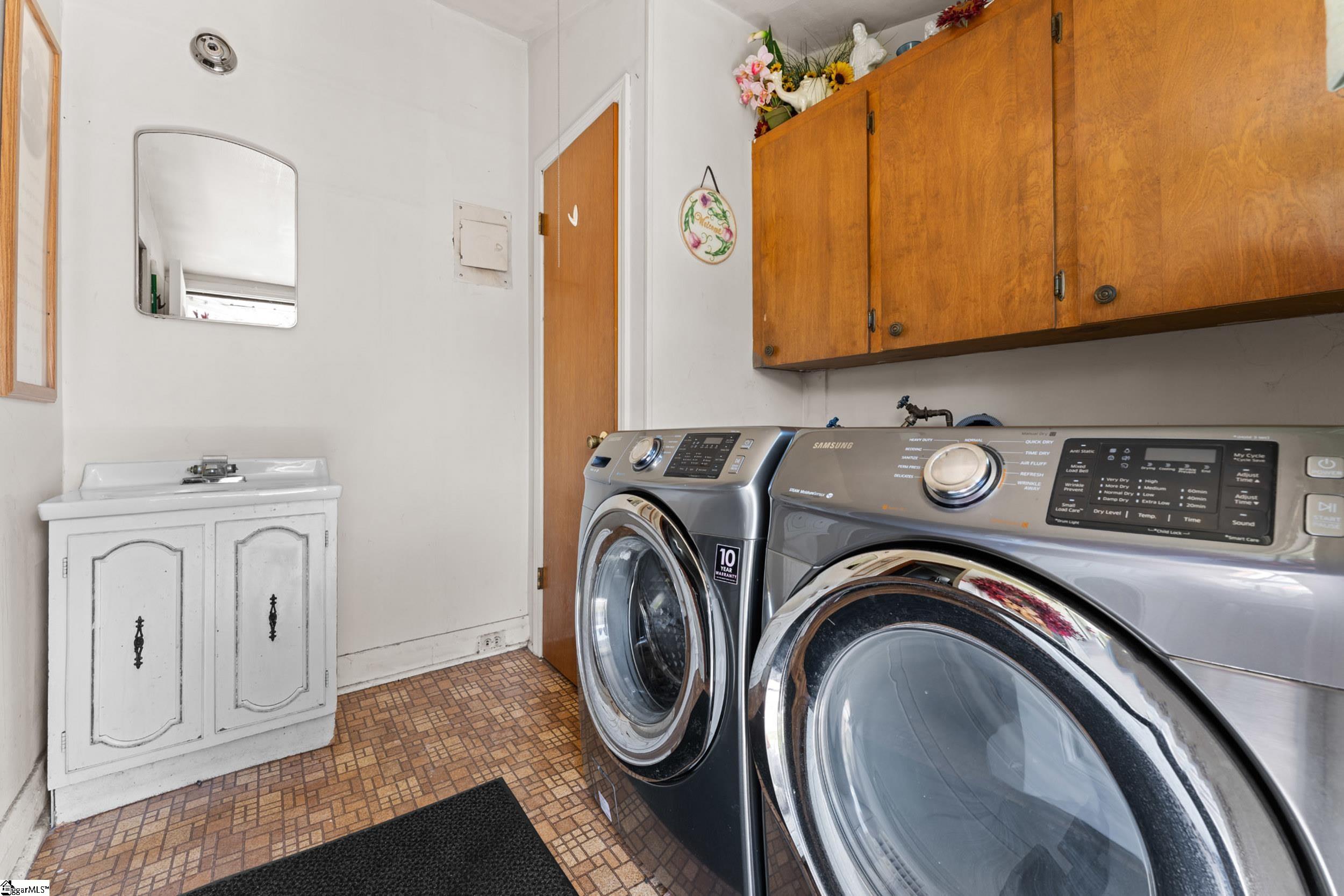 31 & 33 N Greenwood Avenue Property Photo 15