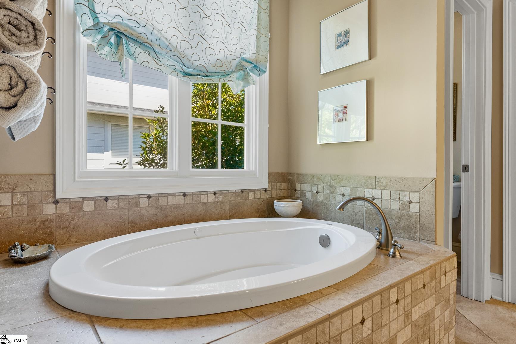 205 Whitworth Way Property Photo 29