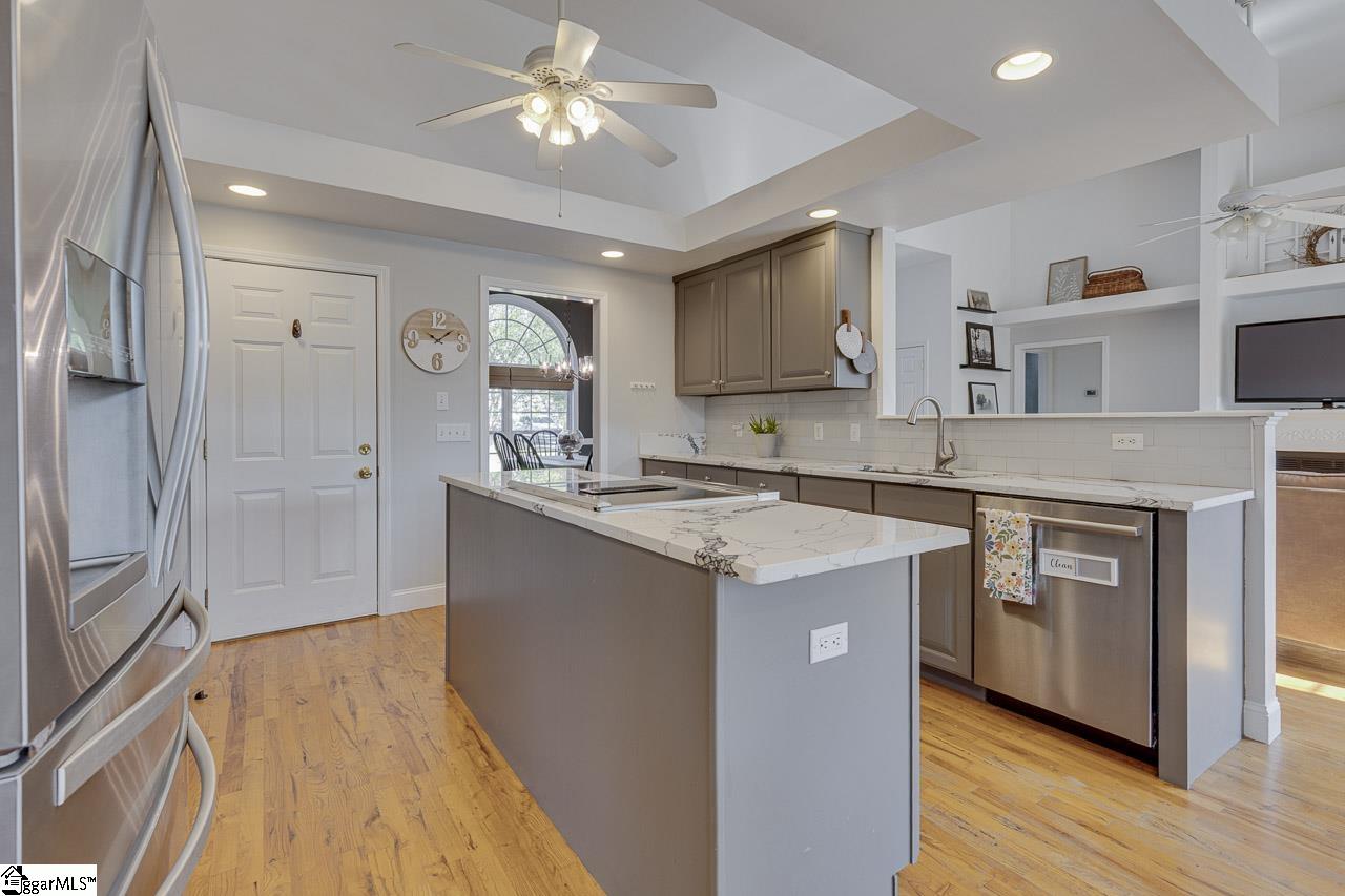 214 Savannah Drive Property Photo 4