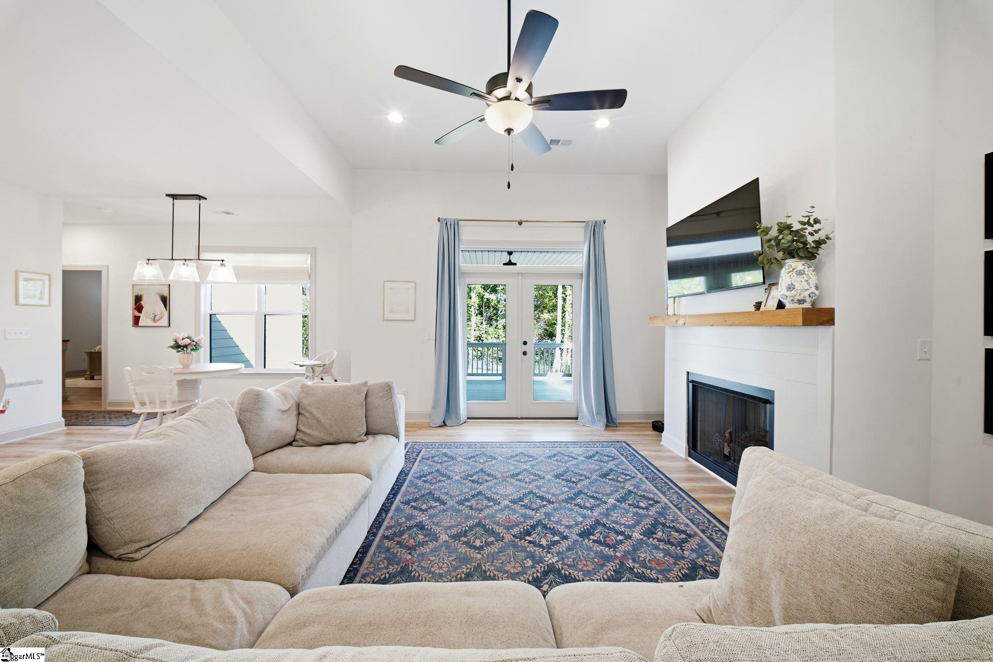 21 Greenbriar Lane Property Photo 4
