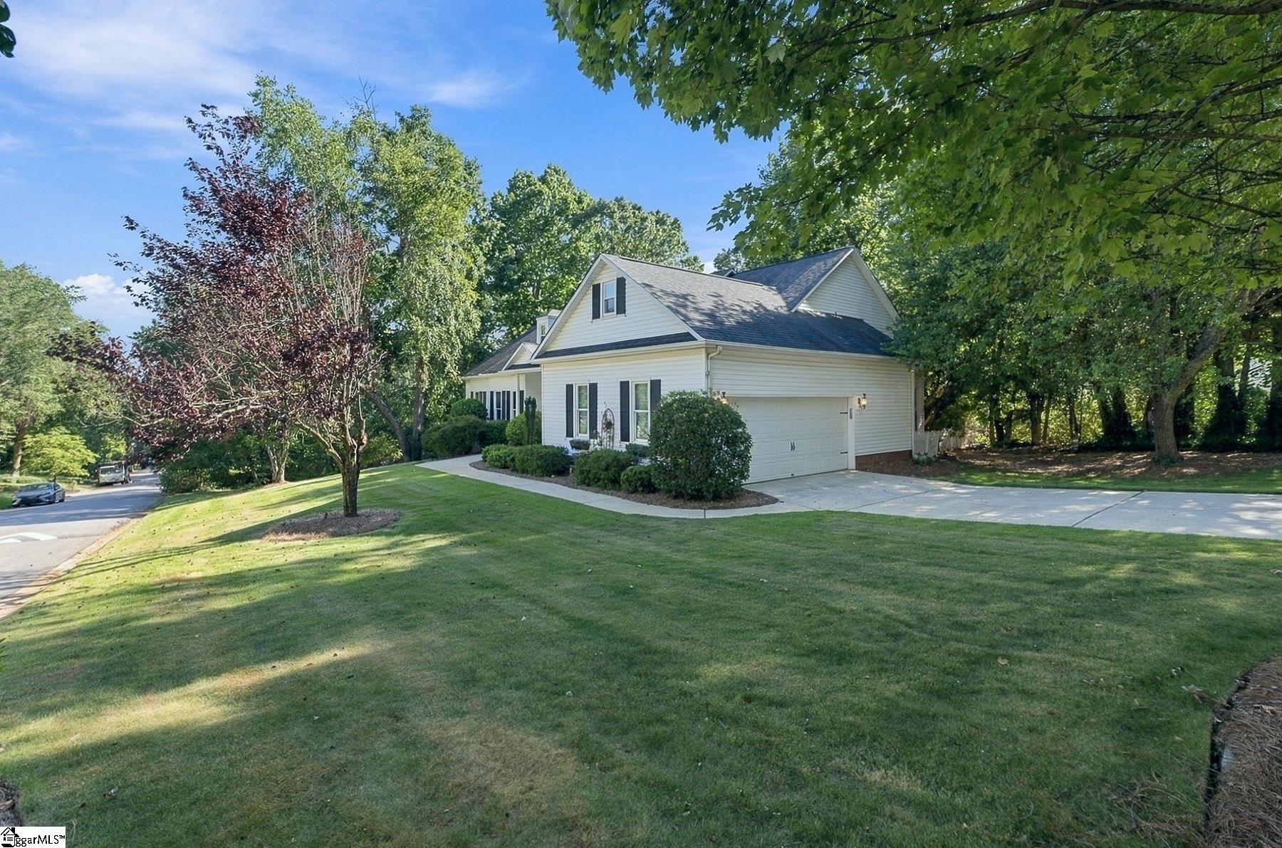 305 Beckworth Drive Property Photo 3