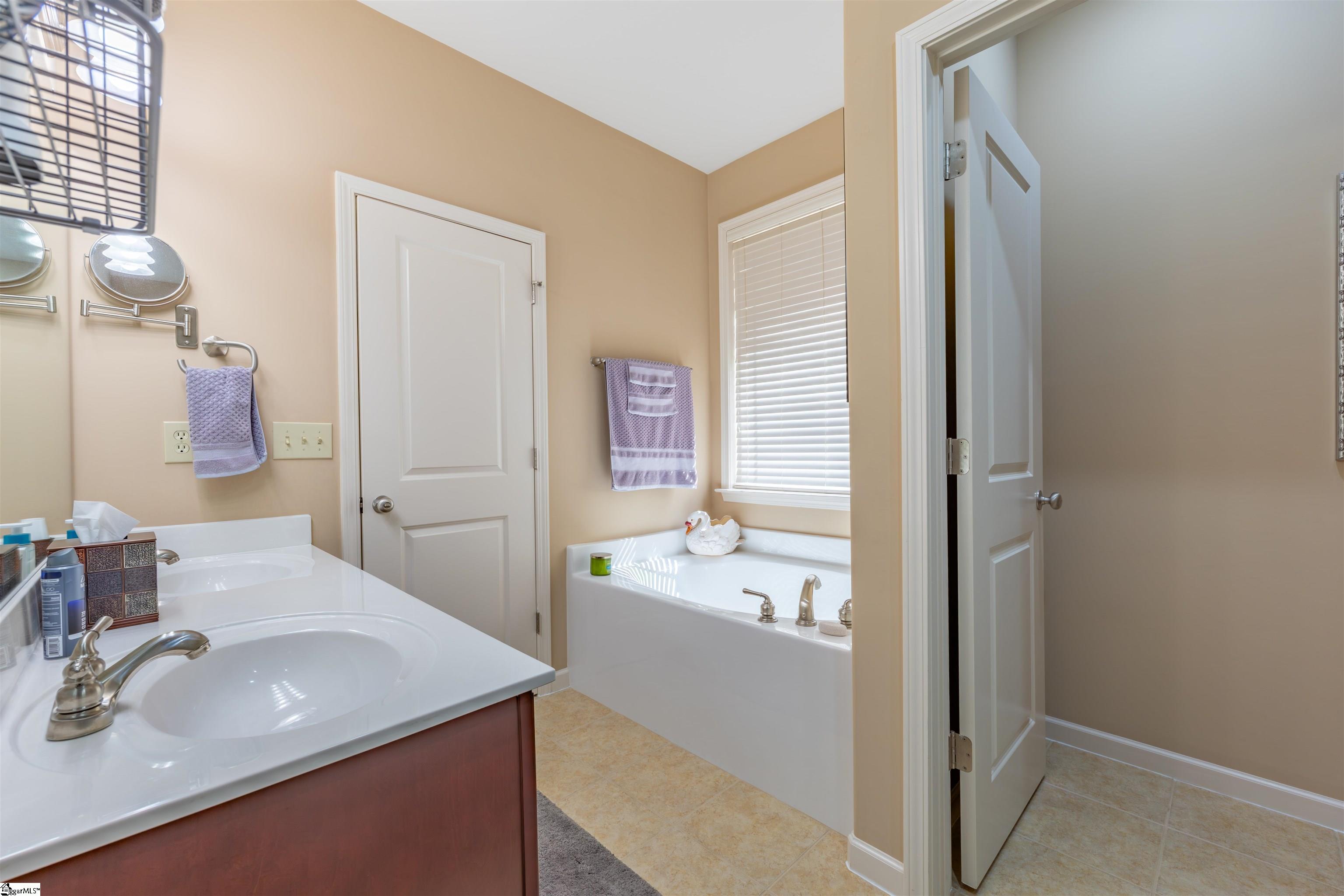22 Summerdale Drive Property Photo 12
