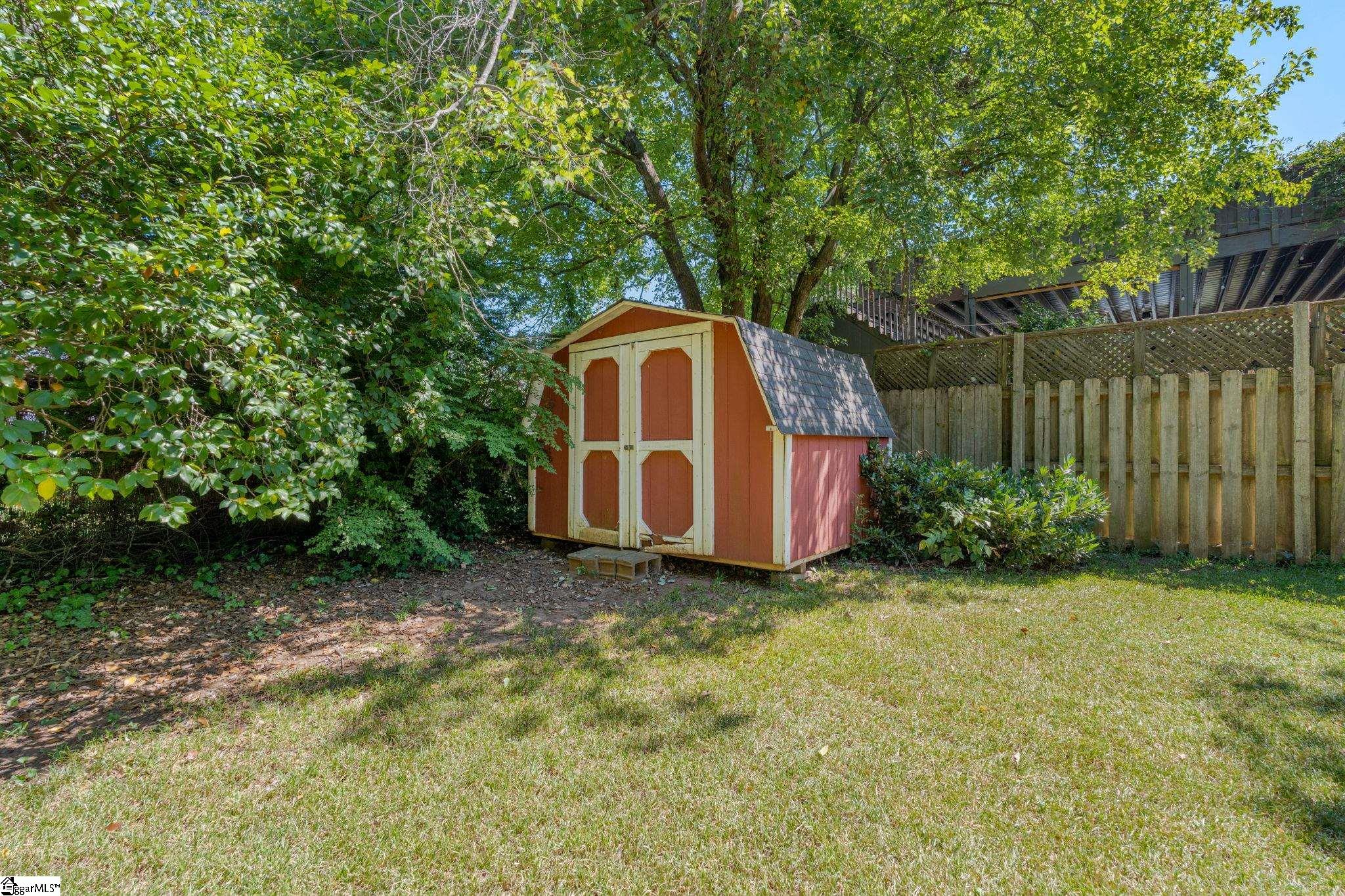 220 Buist Avenue Property Photo 40
