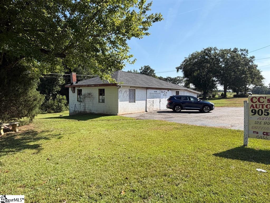 1905 Powdersville Road Property Photo 3