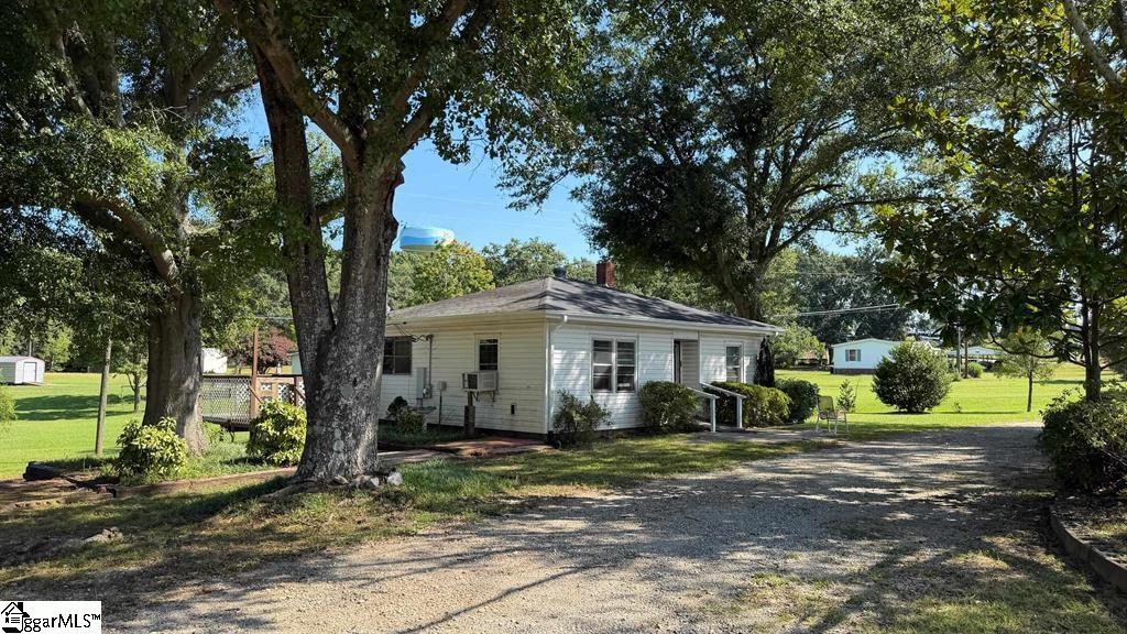 1905 Powdersville Road Property Photo 4