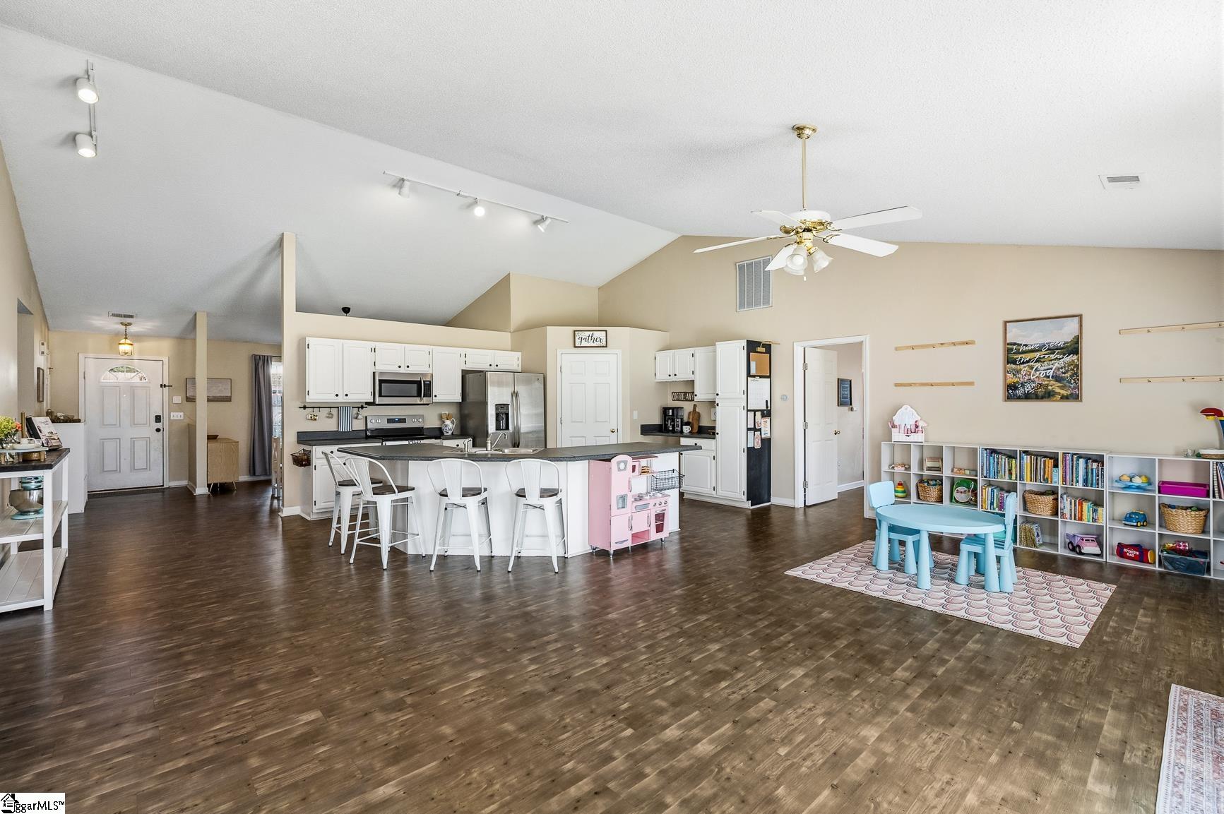 420 Lily Pond Lane Property Photo 11