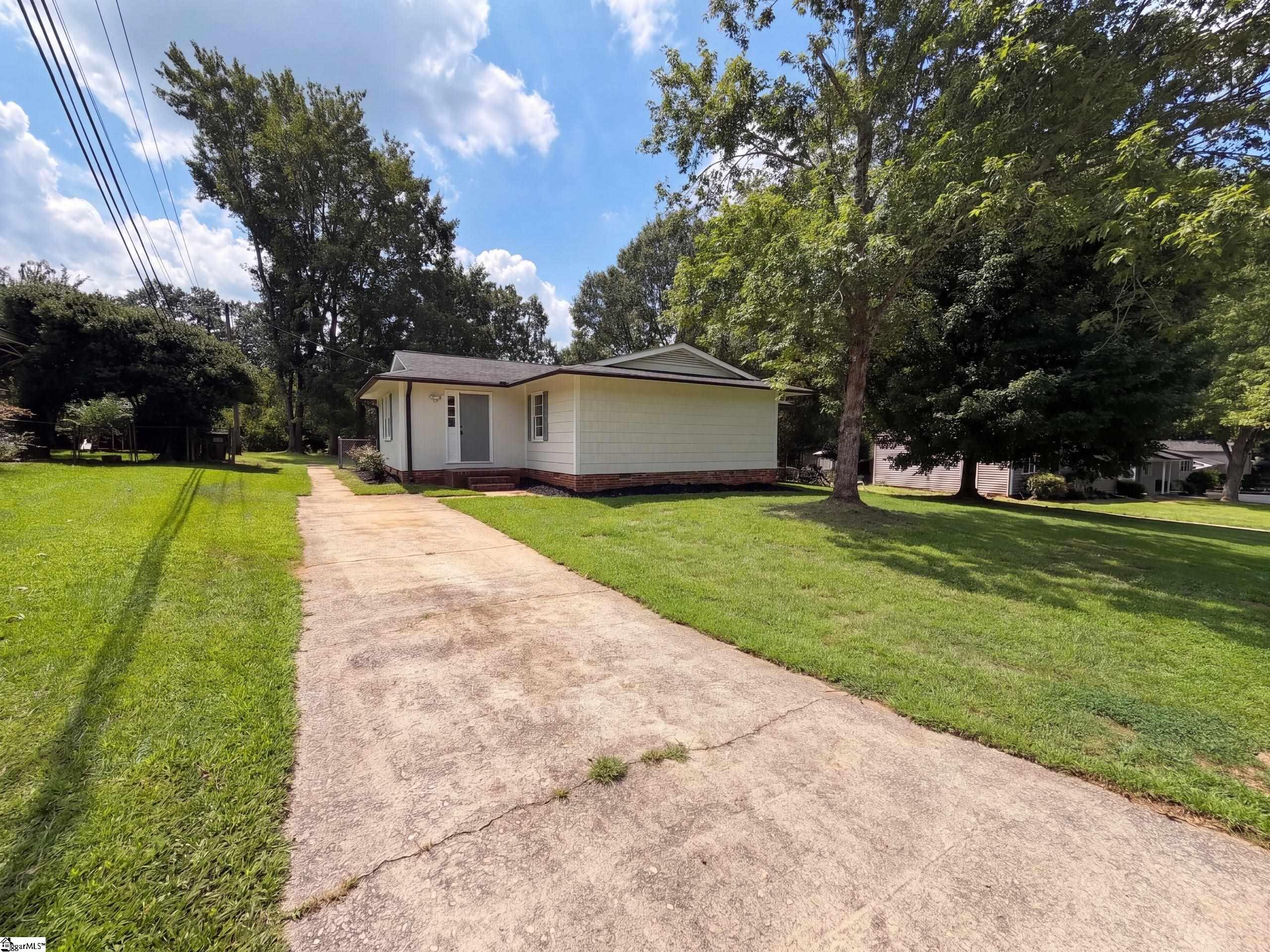 404 W Yellow Wood Drive Property Photo 1