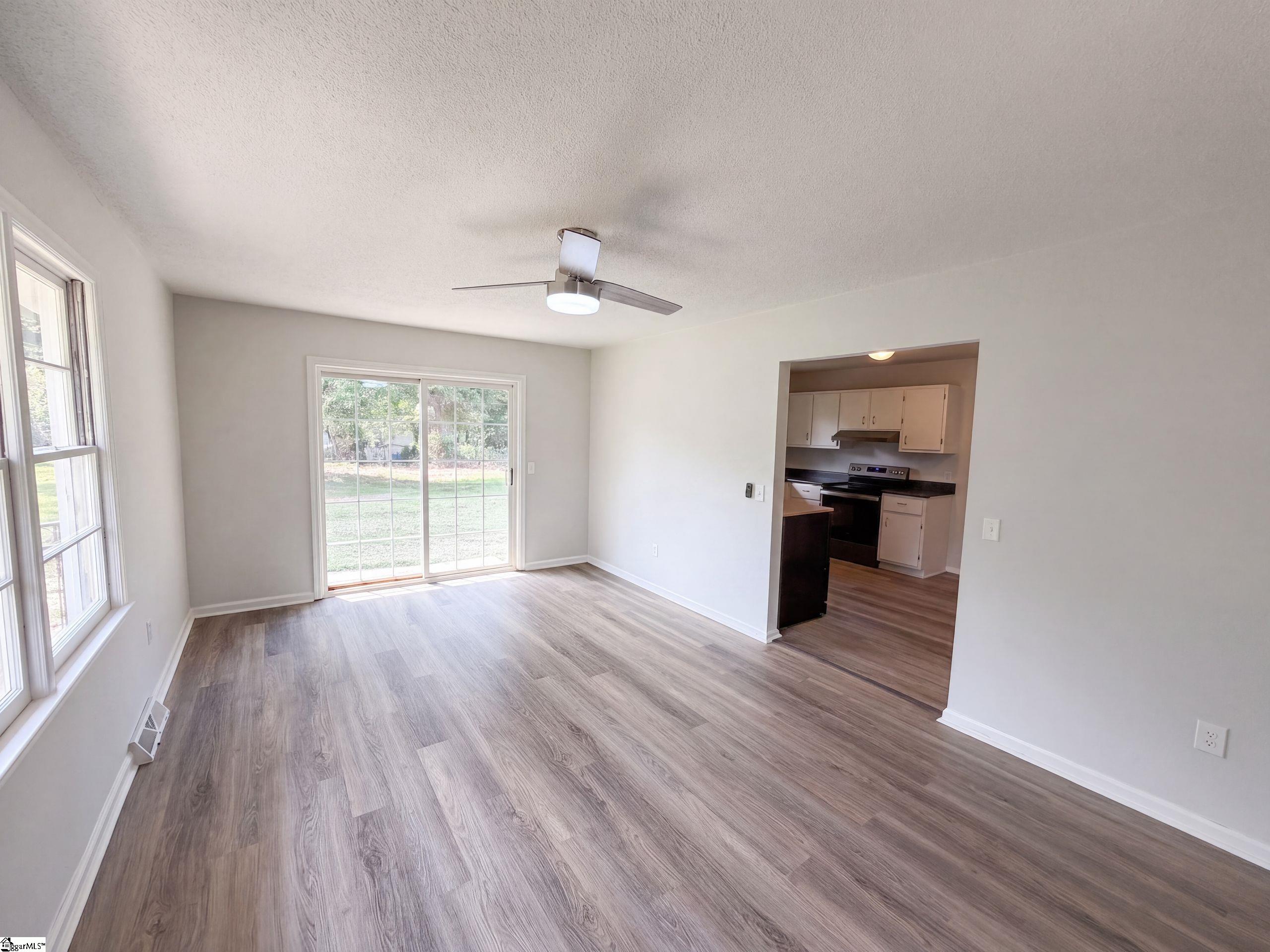 404 W Yellow Wood Drive Property Photo 3