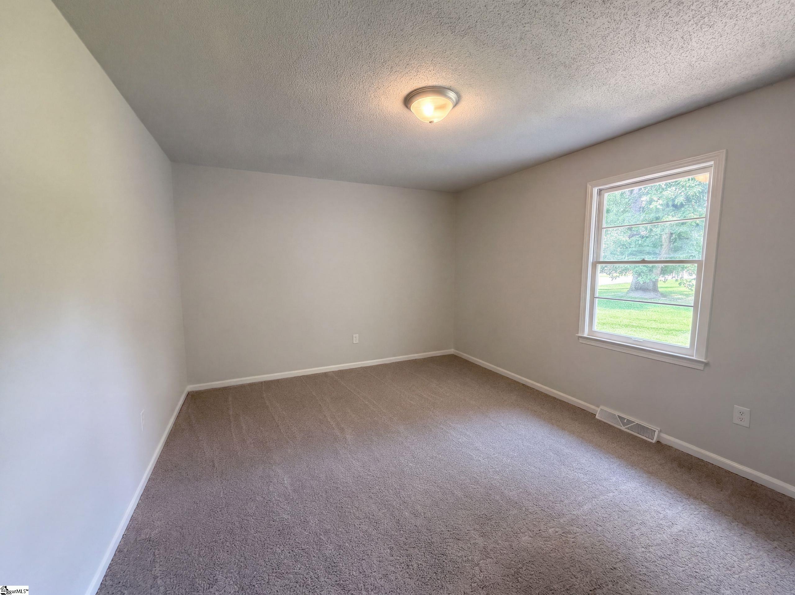 404 W Yellow Wood Drive Property Photo 4