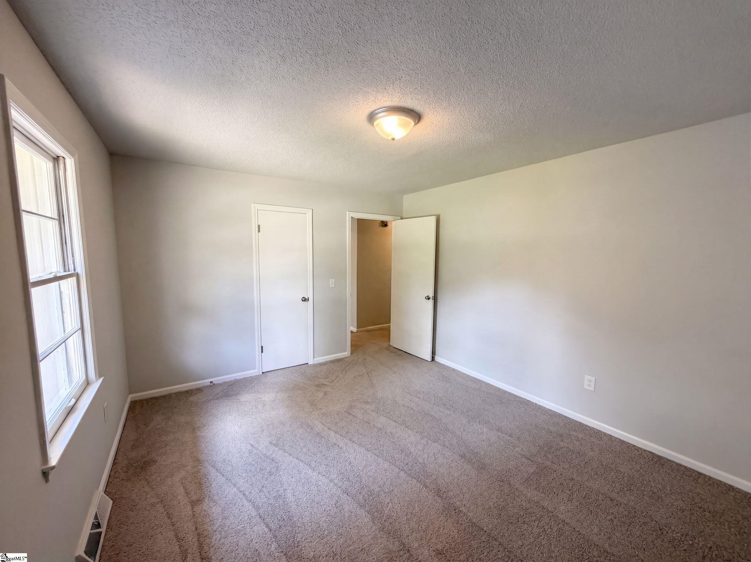404 W Yellow Wood Drive Property Photo 12
