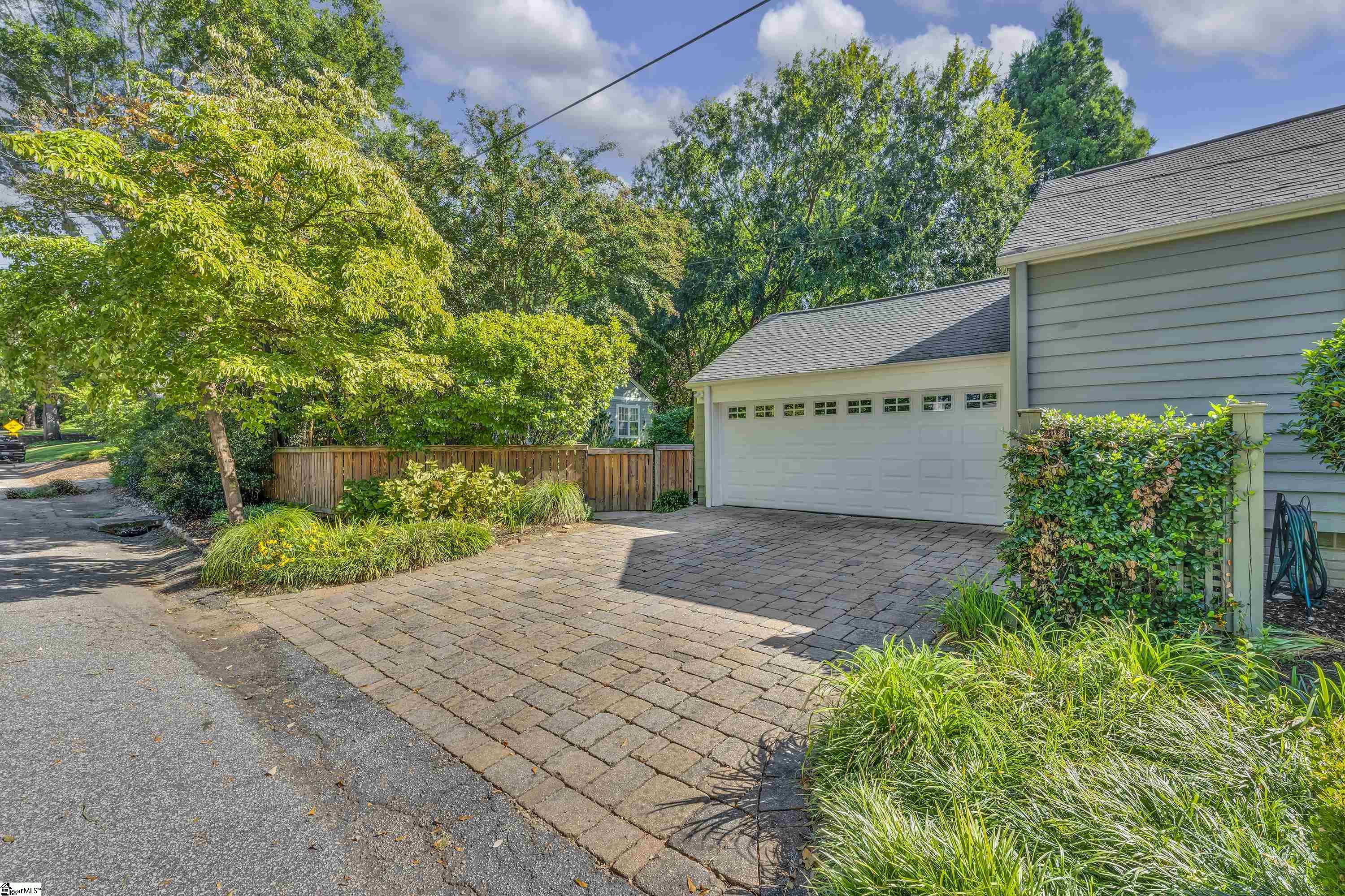 201 Brookwood Drive Property Photo 3