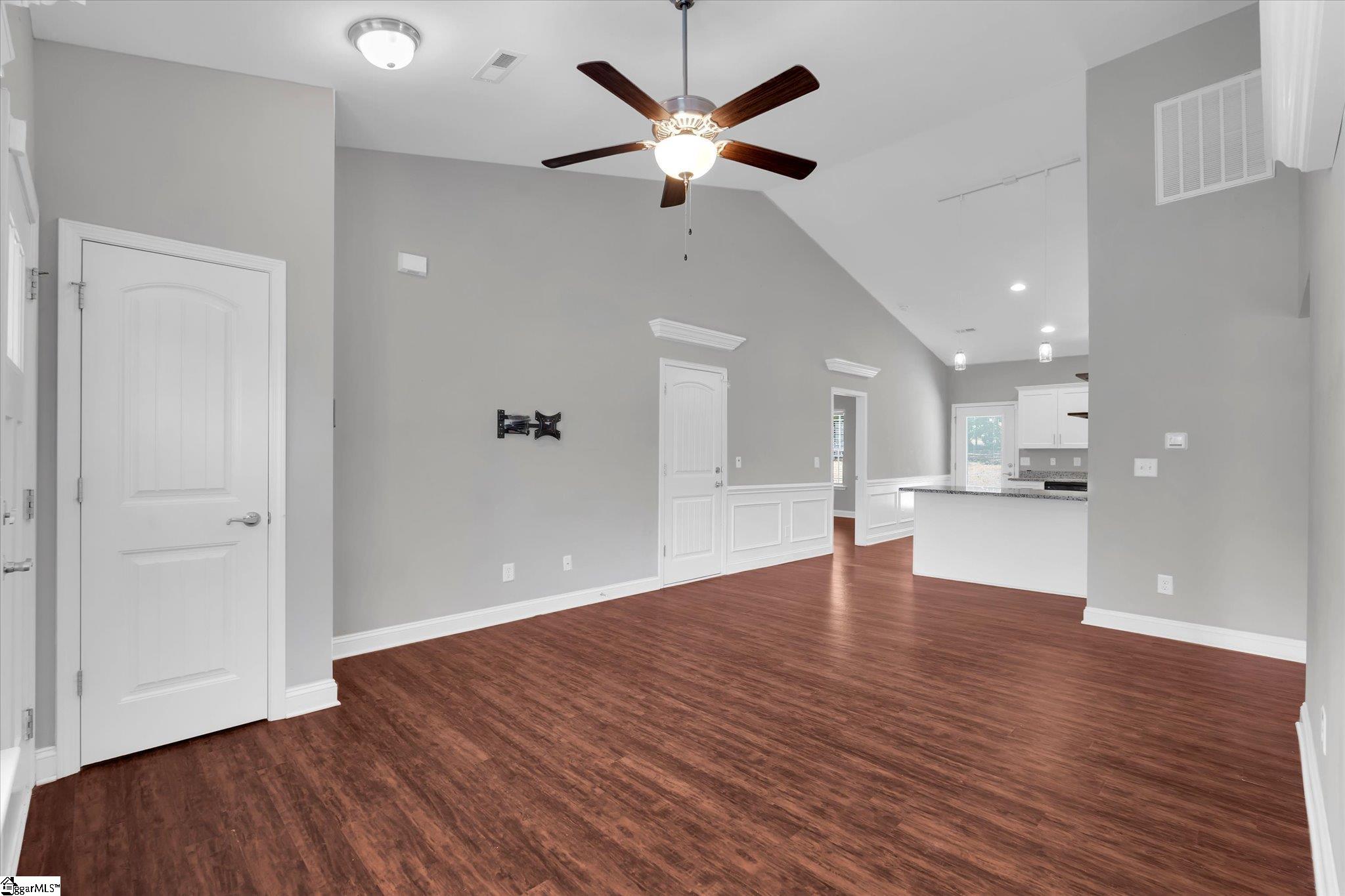 426 Wood Street Property Photo 4