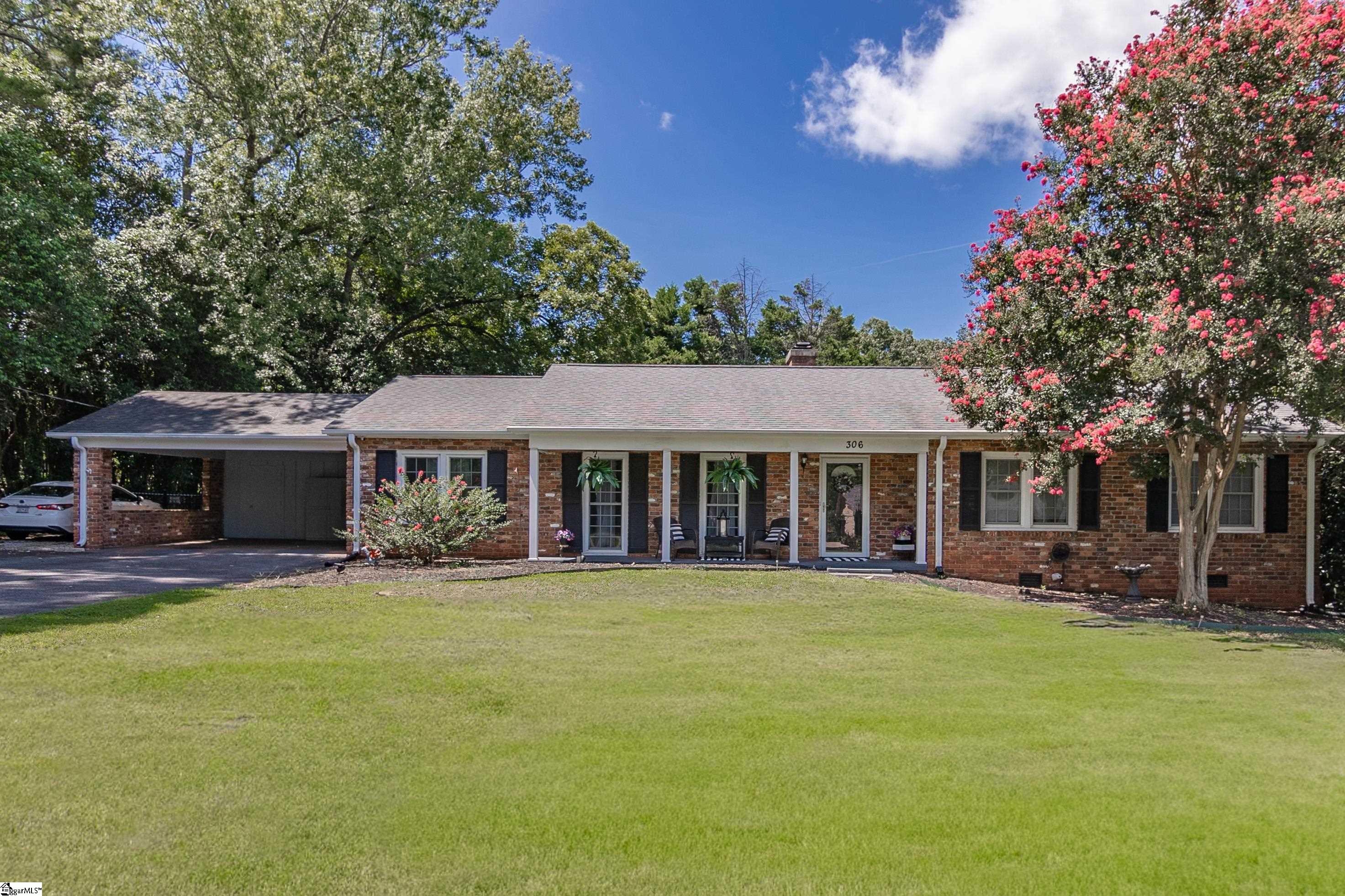 306 Woodfern Circle Property Photo 1