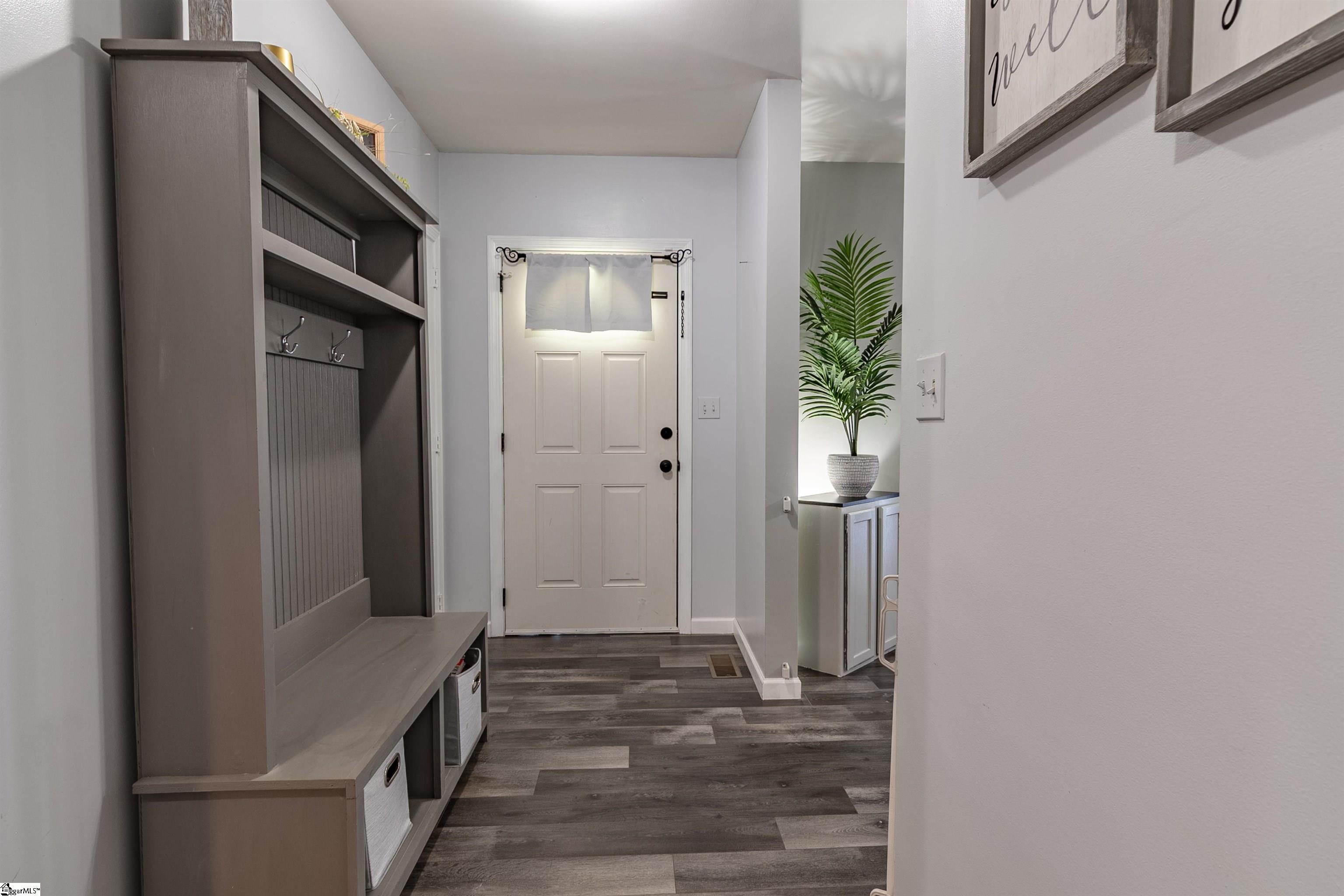 306 Woodfern Circle Property Photo 4