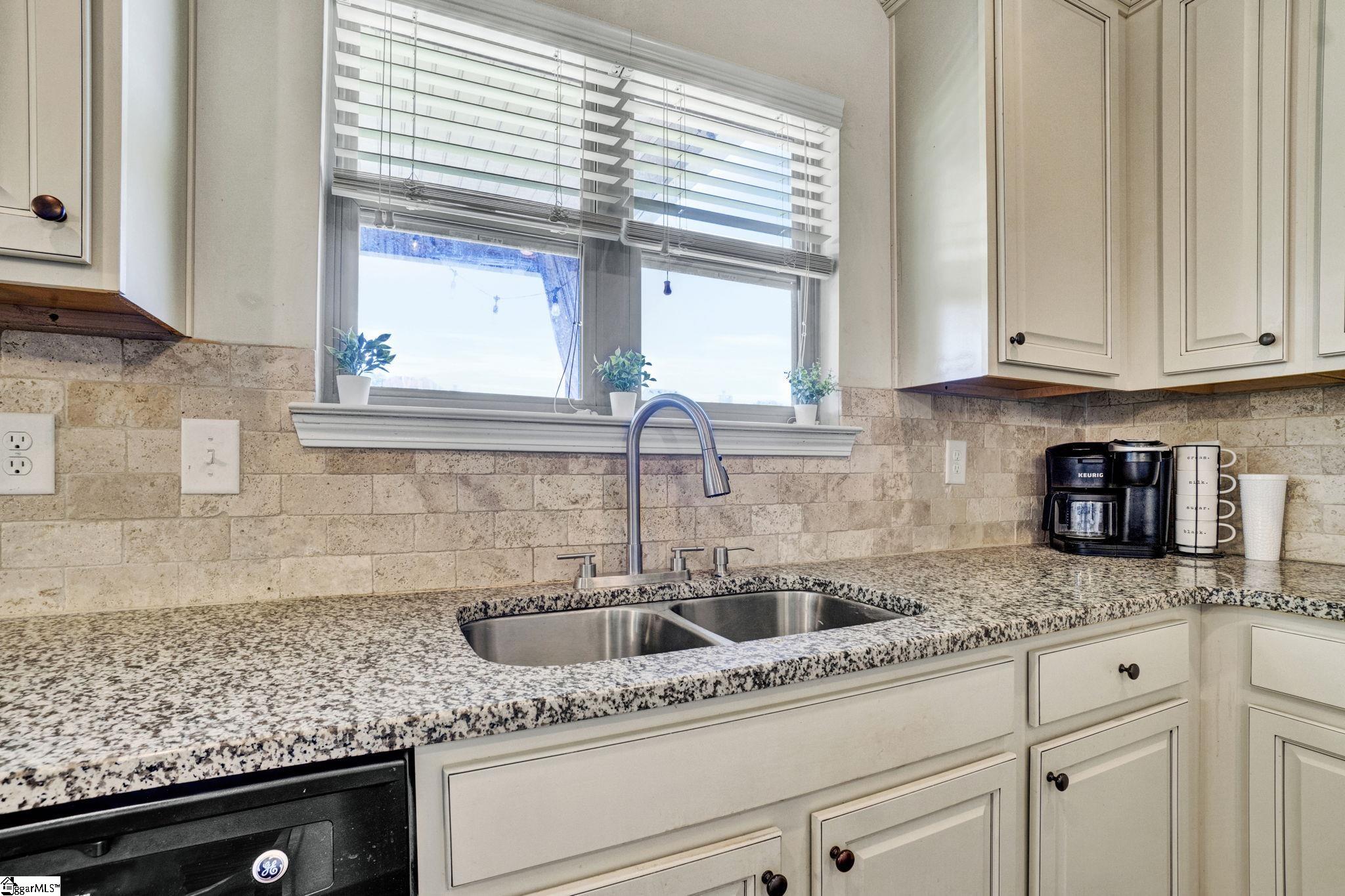 229 Spring Lake Estate Road Property Photo 11