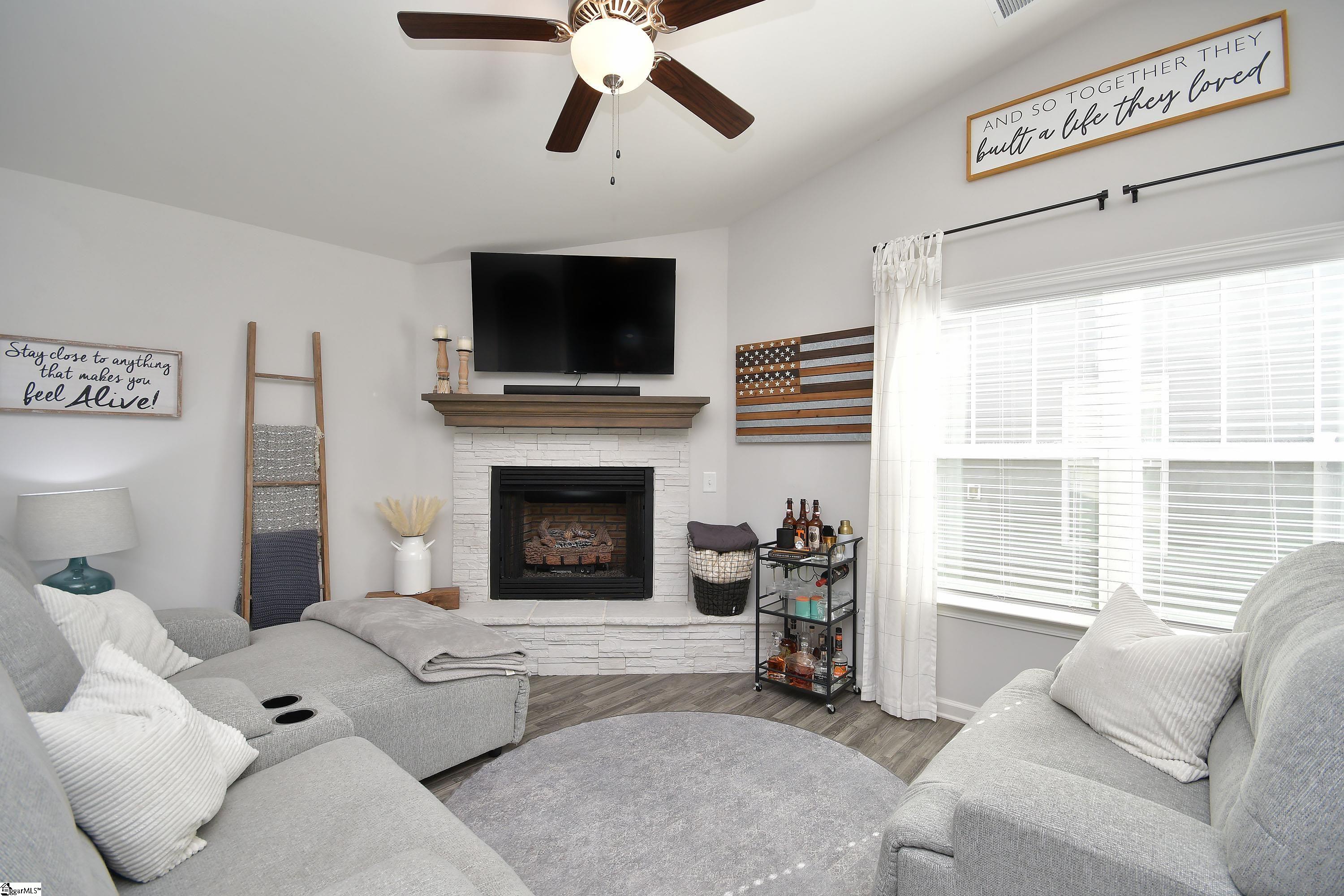 105 Royal Pine Way Property Photo 2