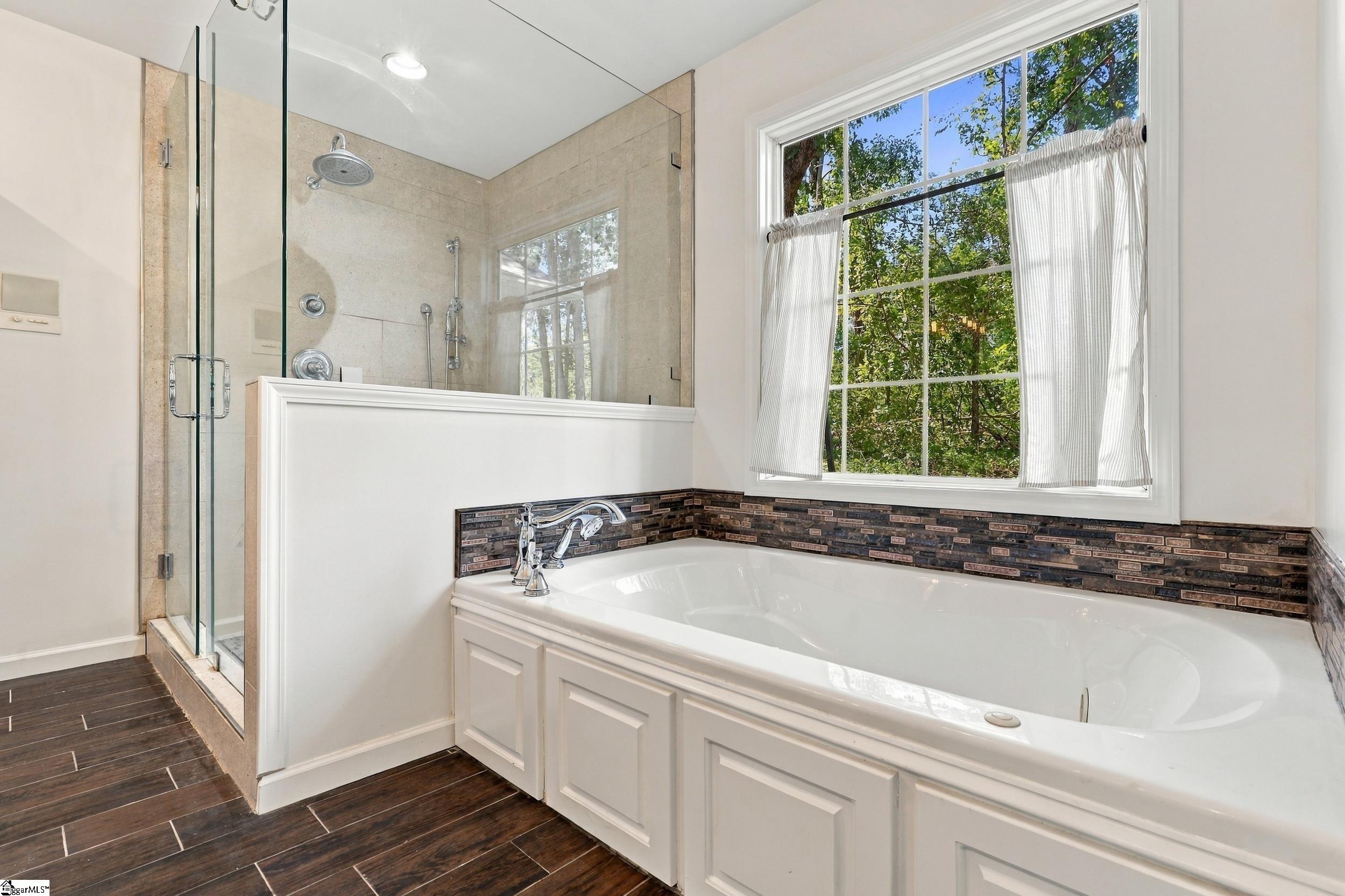 406 Stonewall Drive Property Photo 17