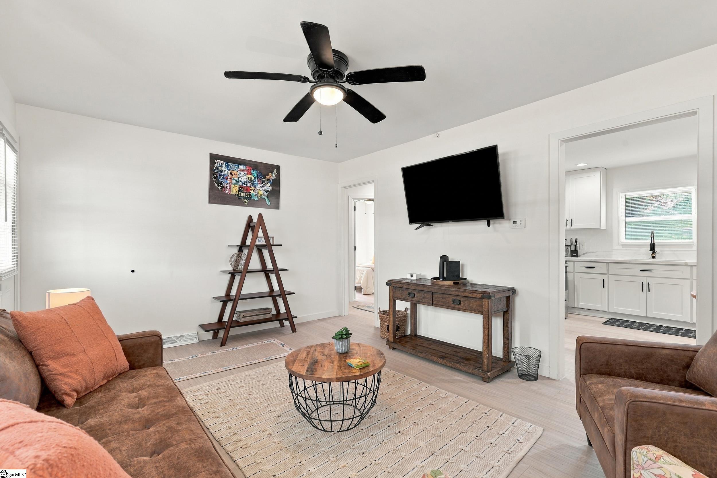 2318 S Mcduffie Street Property Photo 6