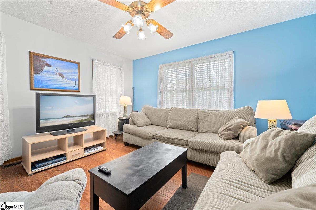 8 Cross Street Property Photo 4