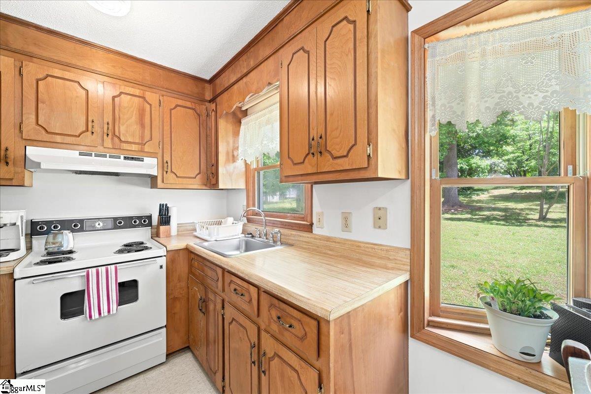 8 Cross Street Property Photo 10