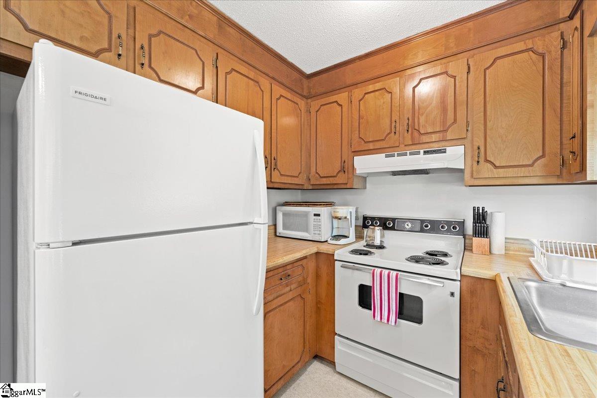 8 Cross Street Property Photo 11