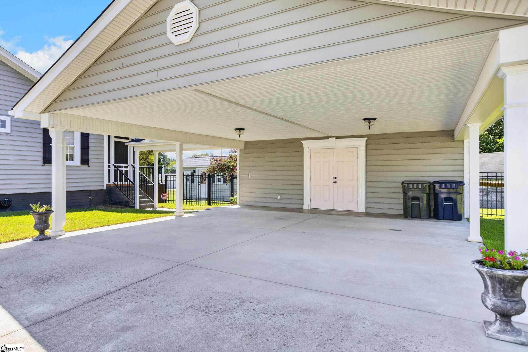 301 Carolina Avenue Property Photo 4
