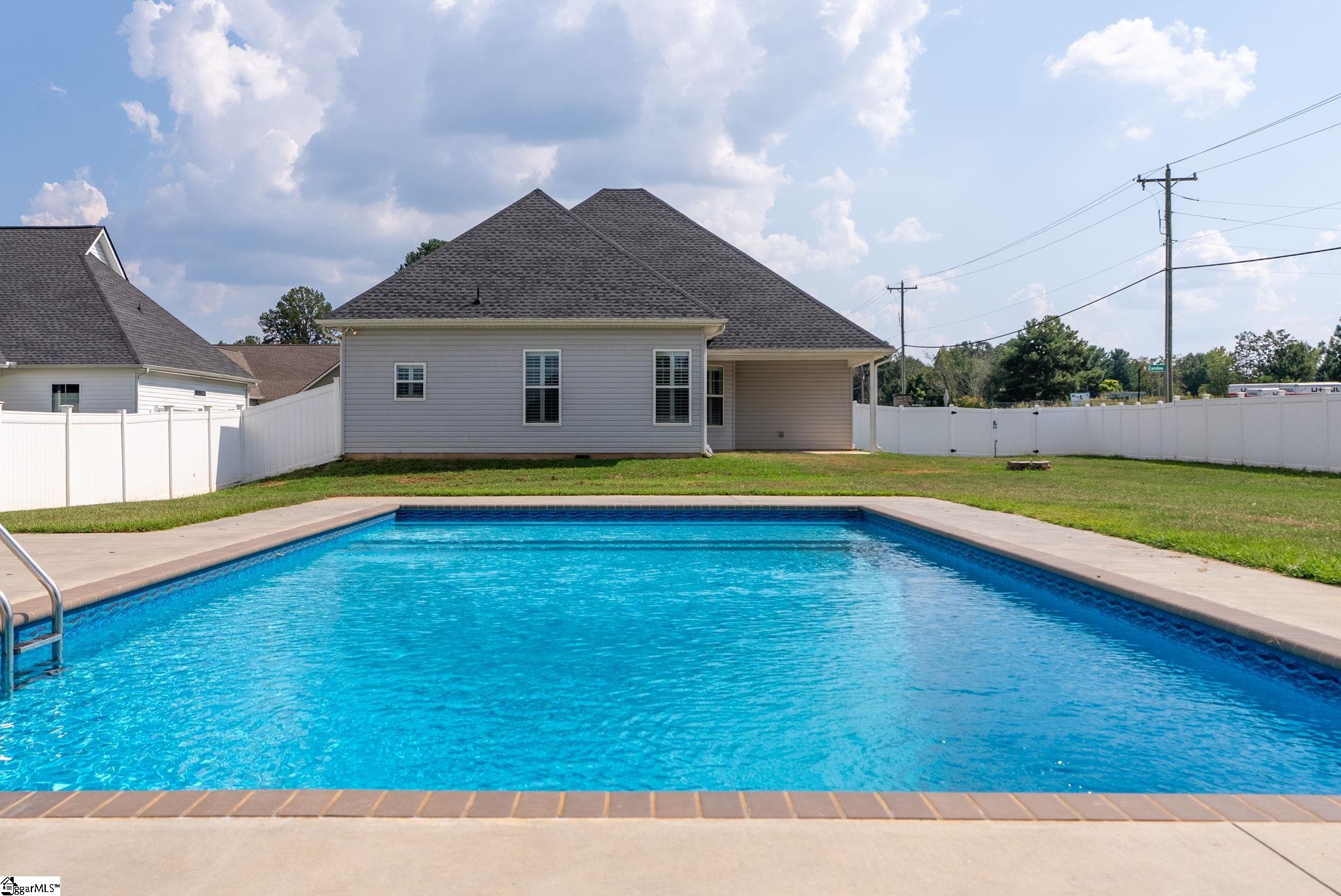 101 Carolina Drive Property Photo 4