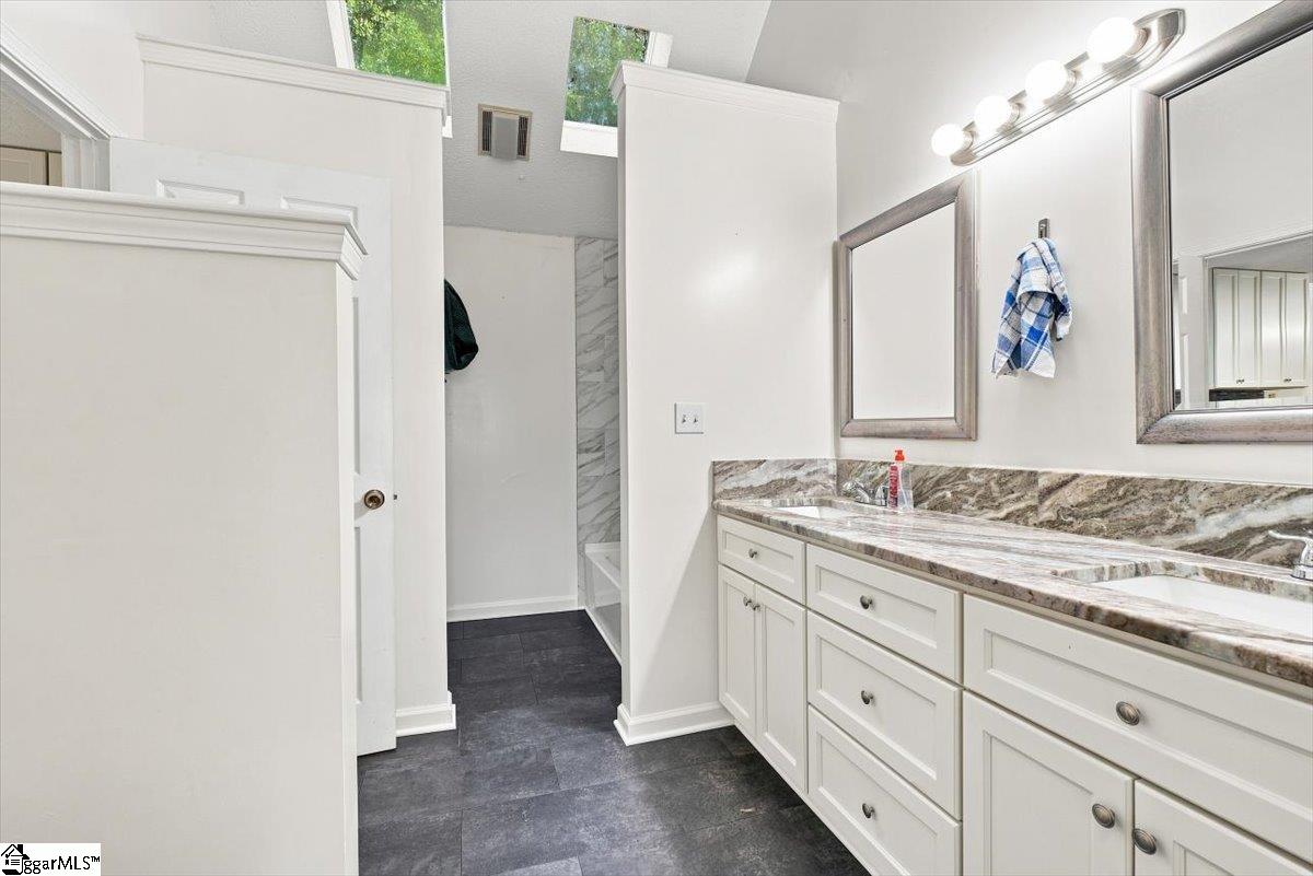 301 Mountain View Court Property Photo 14