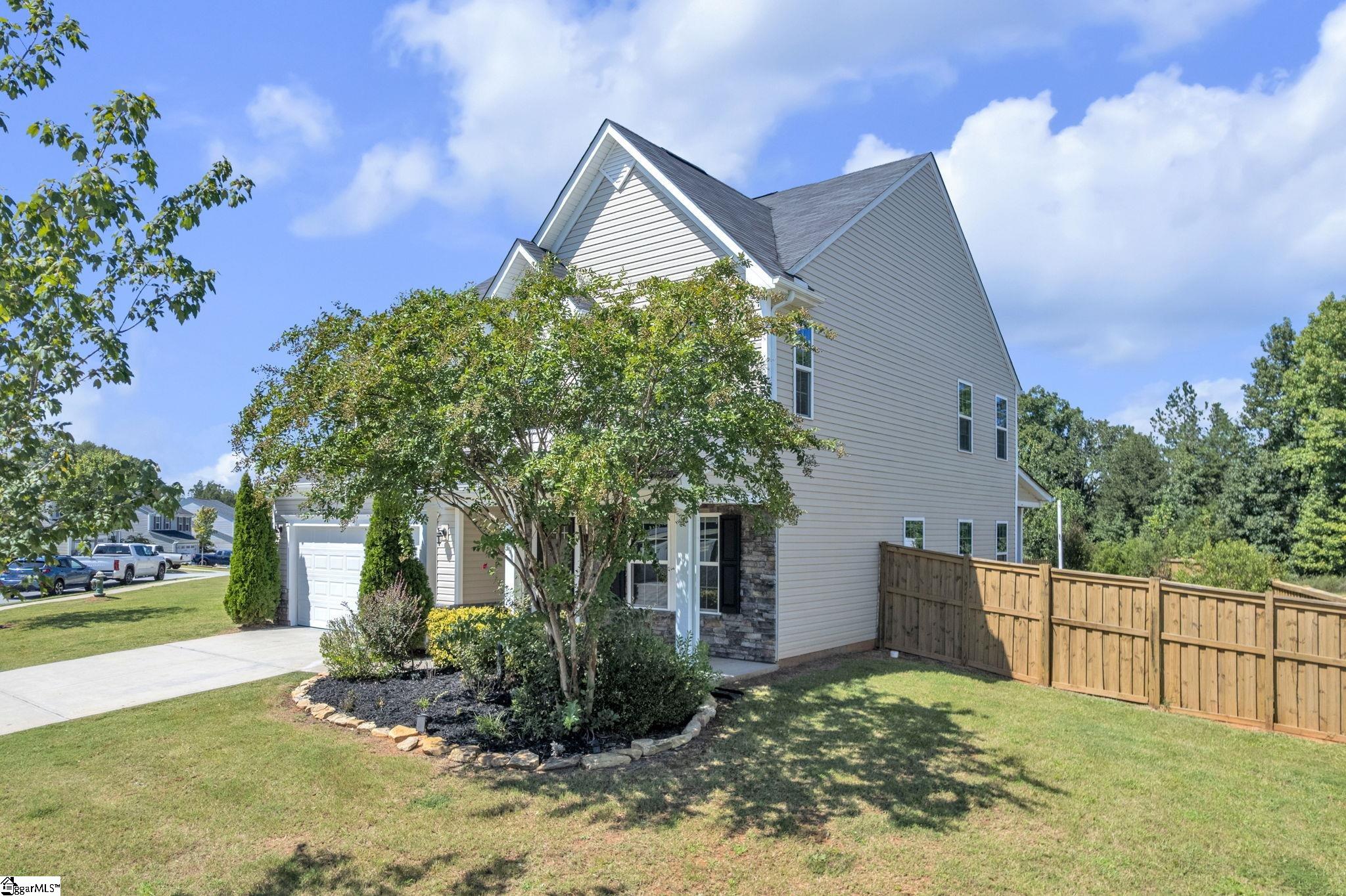 120 Thames Valley Drive Property Photo 3