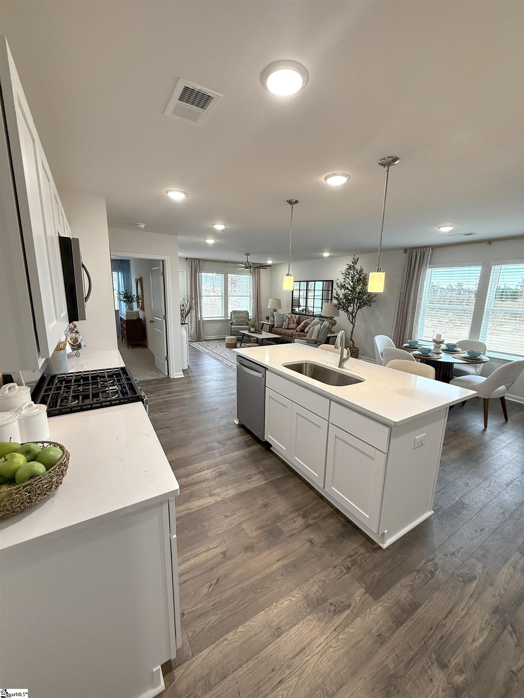 1052 Skidaway Drive Property Photo 3