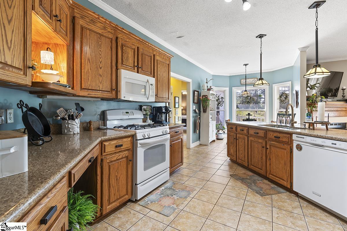 317 Green Oaks Rd Property Photo 5