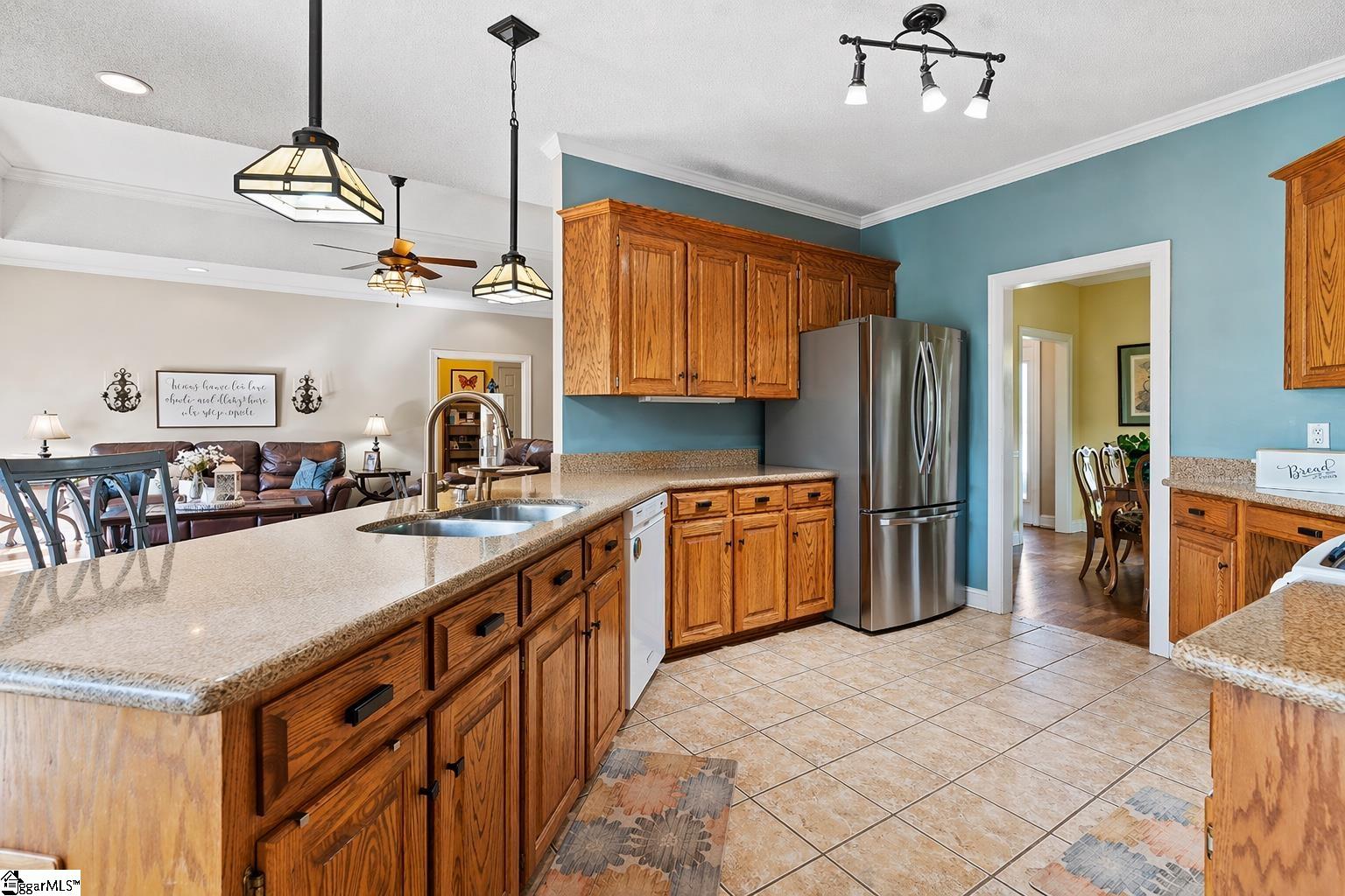 317 Green Oaks Rd Property Photo 6