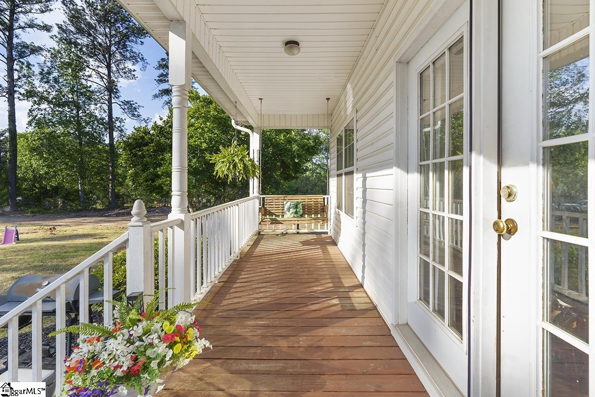 317 Green Oaks Rd Property Photo 14