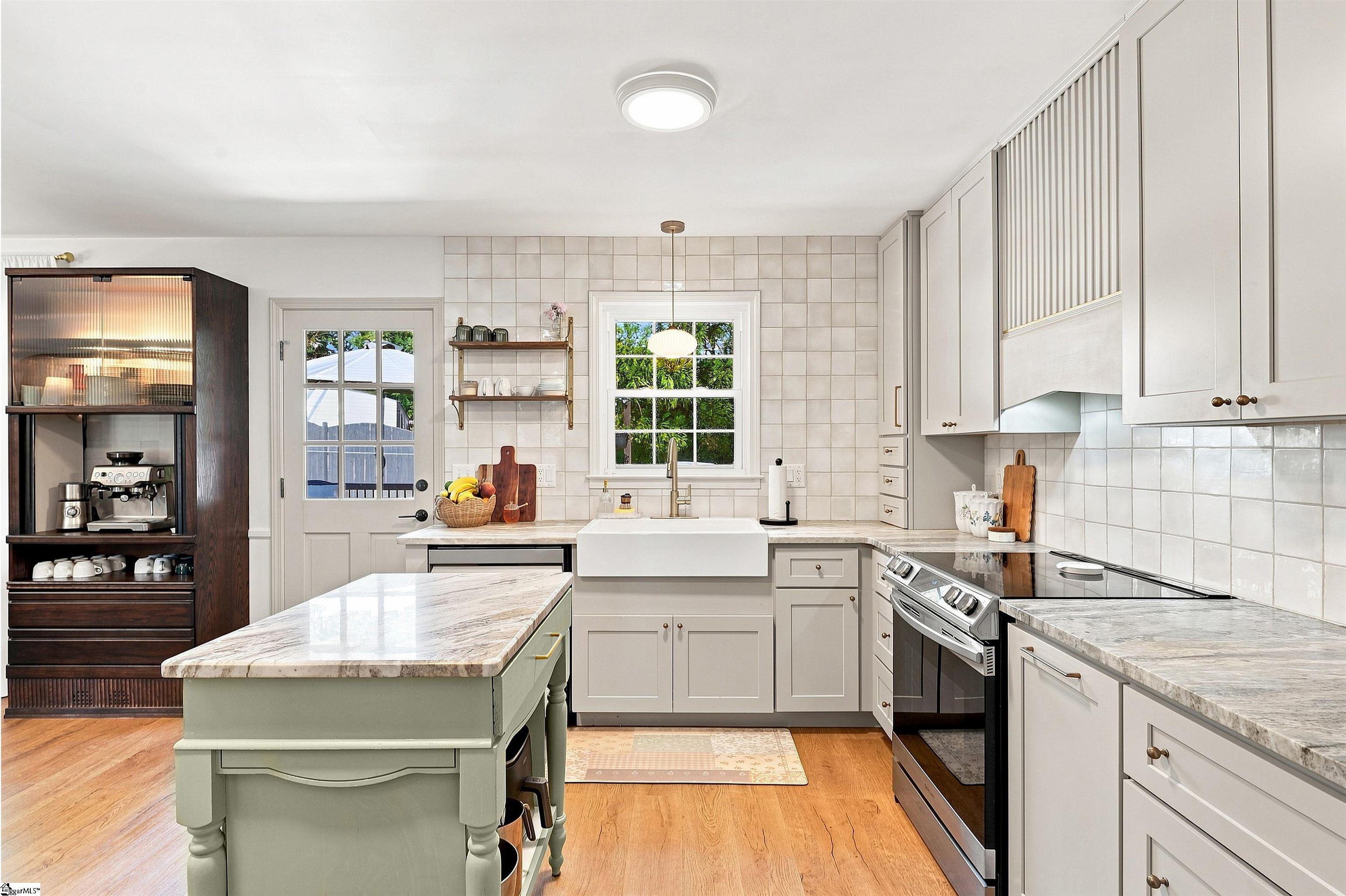 109 Stonehenge Court Property Photo 3